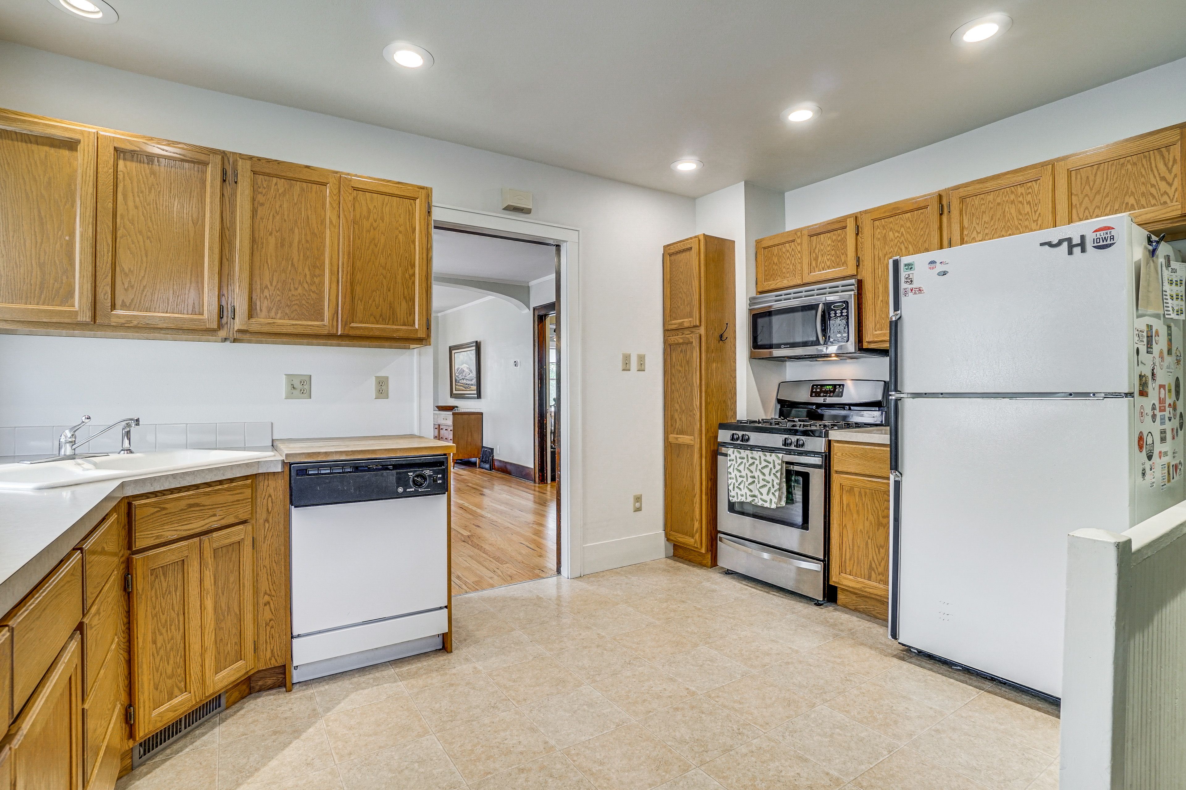 Kitchen | Drip & Keurig Coffee Makers | Dishwasher | Main Floor
