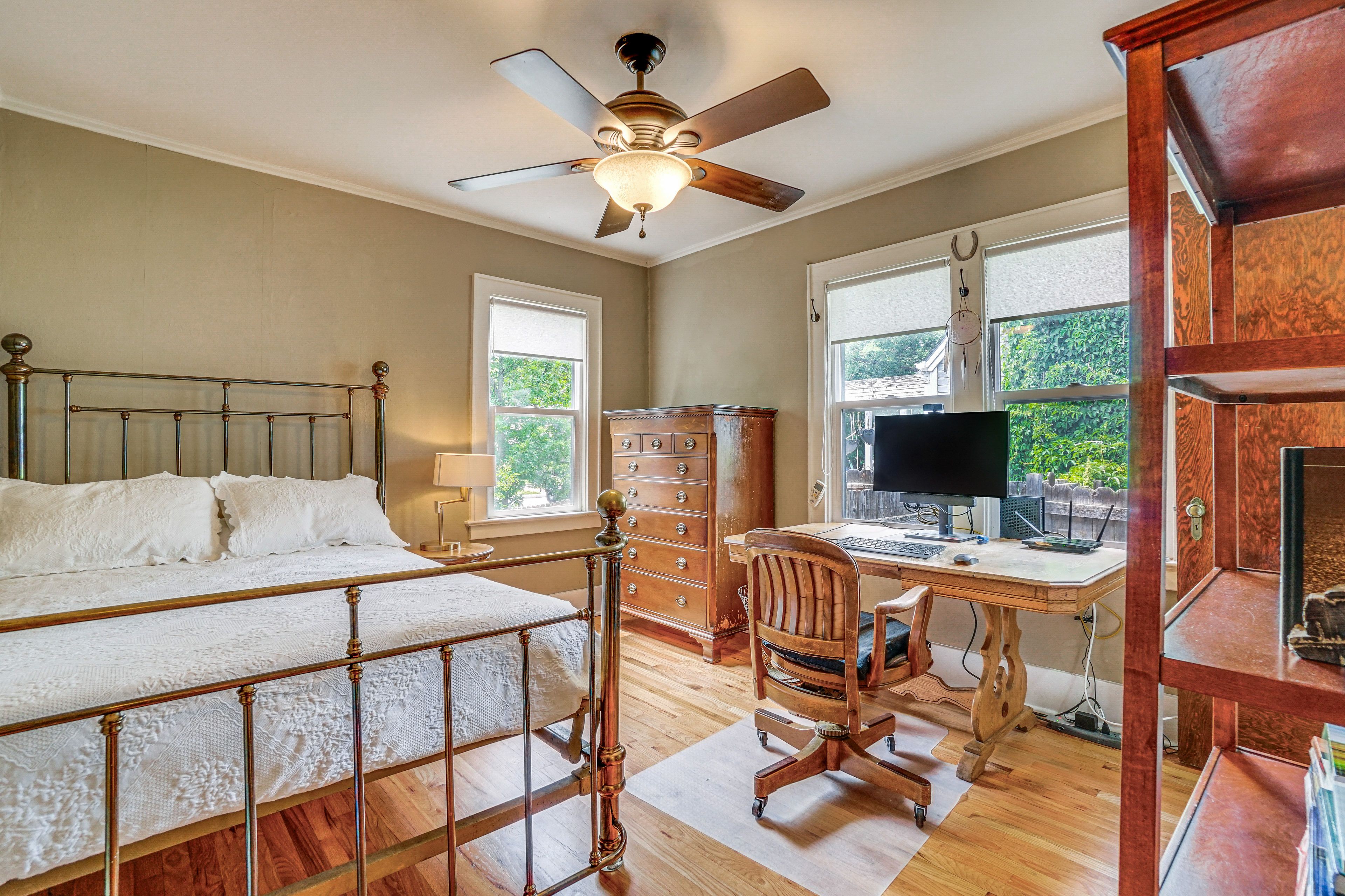 Bedroom 1 | Queen Bed | Main Floor