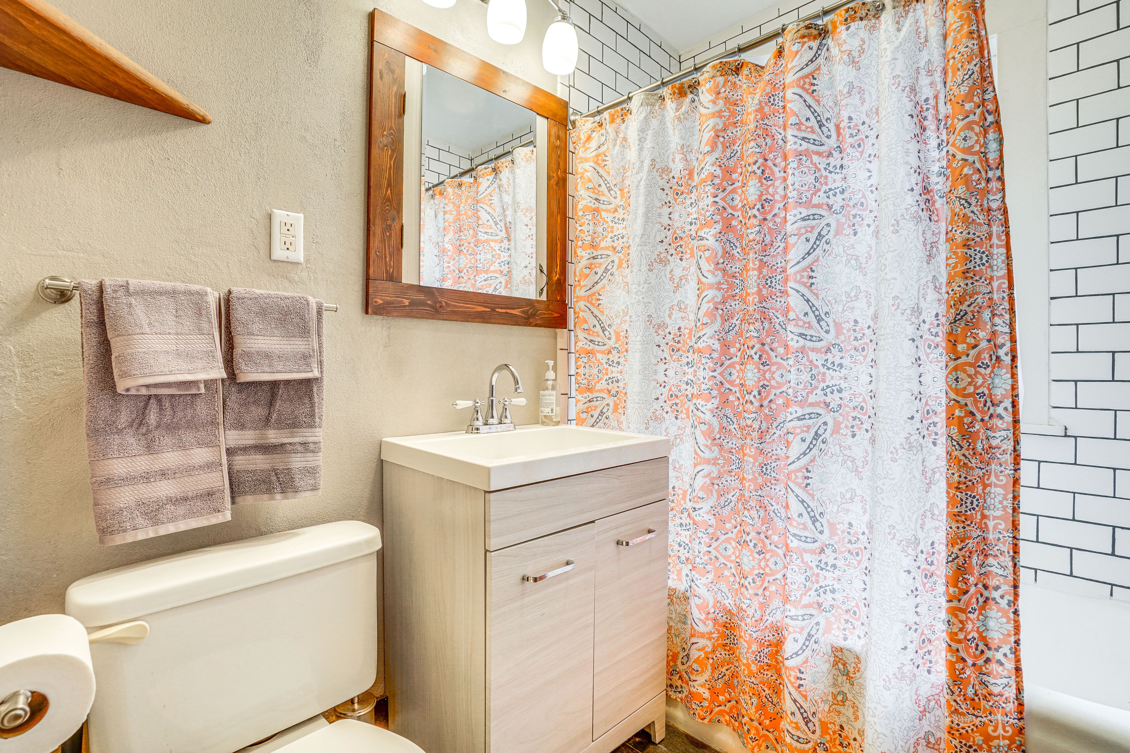 Full Bathroom | Main Floor
