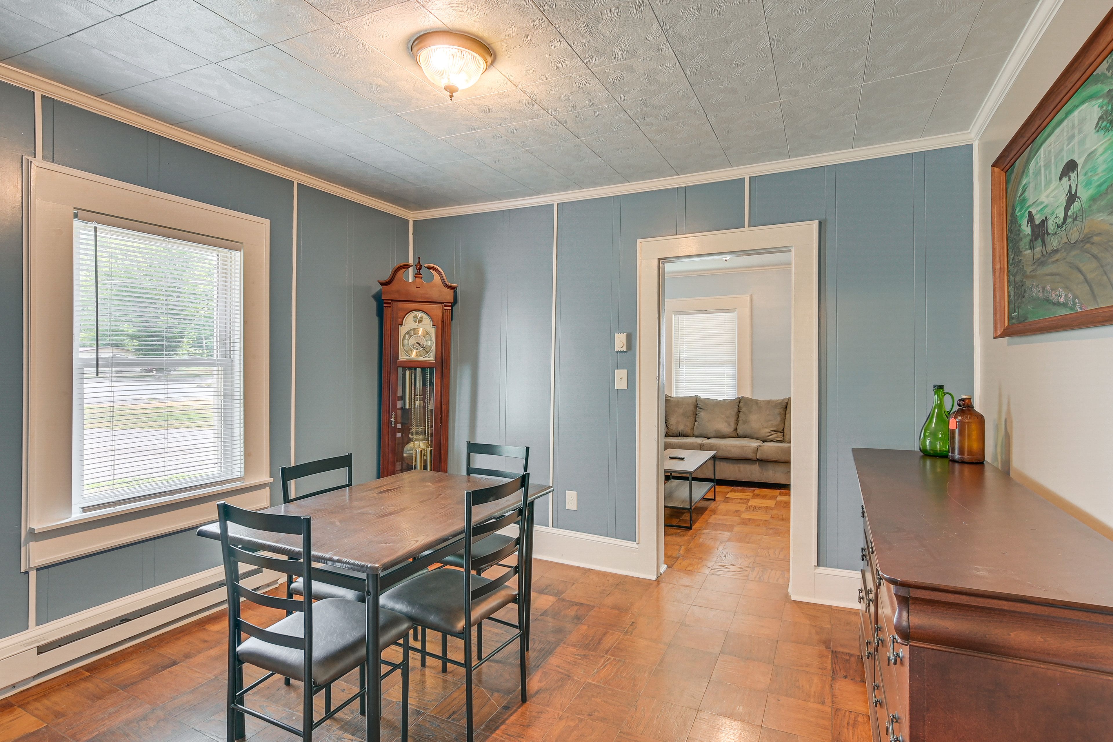 Dining Area | Dishware/Flatware Provided