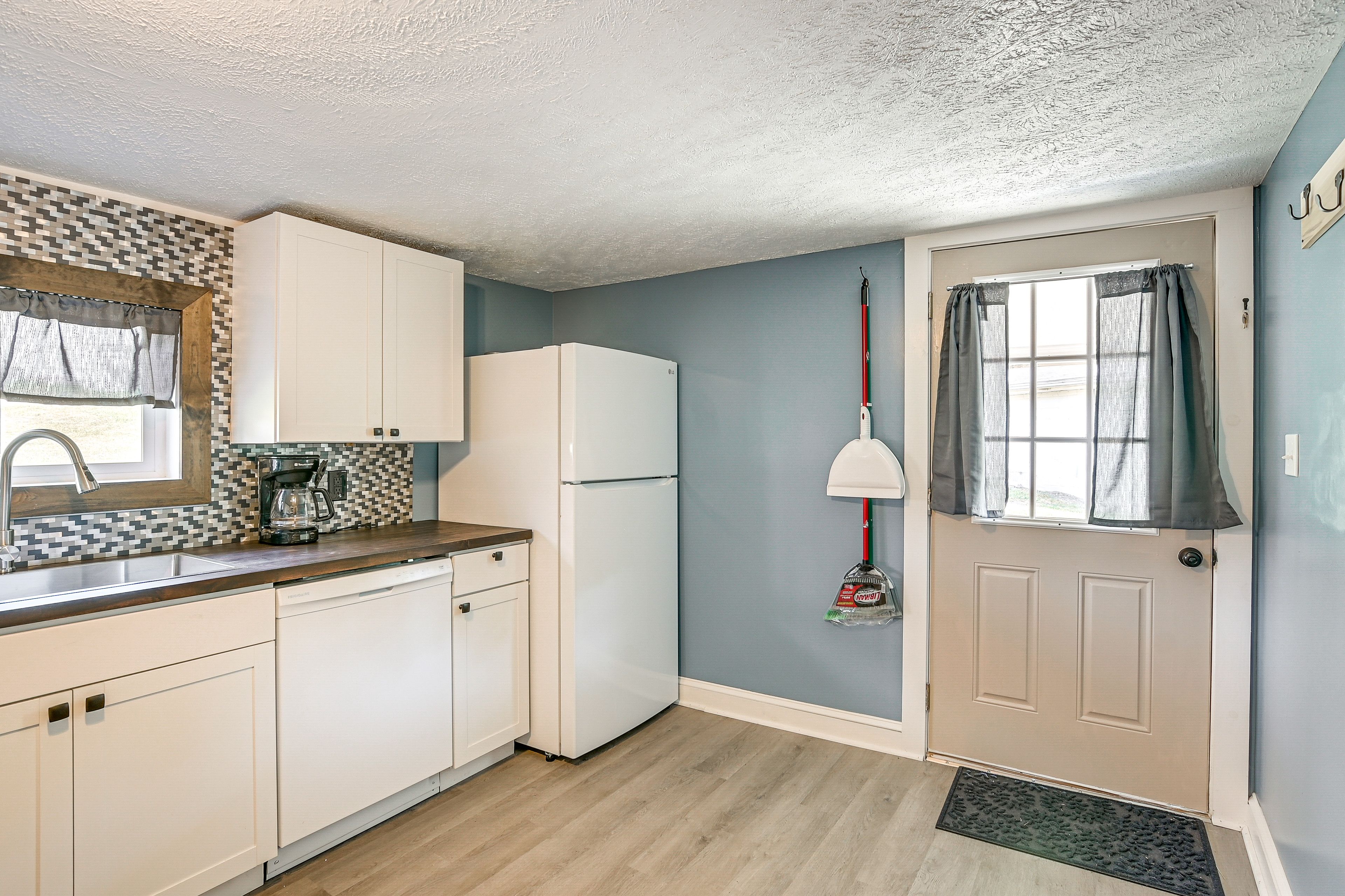 Kitchen | Trash Bags/Paper Towels