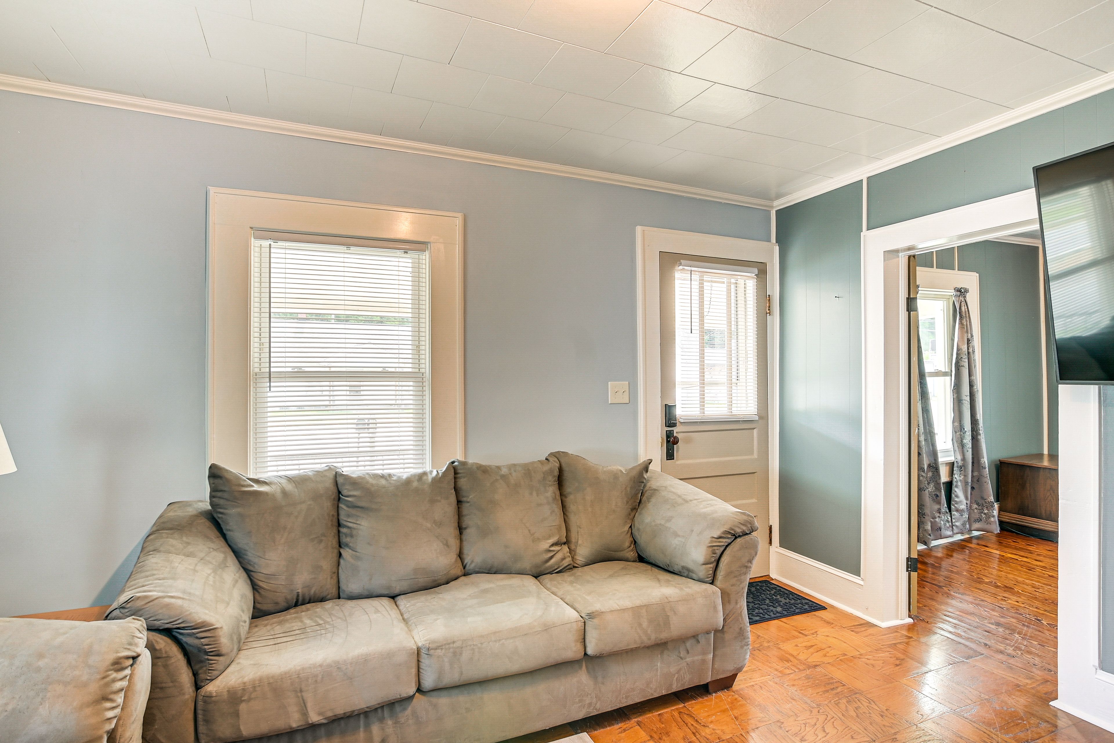 Living Room | Free WiFi | Electric Heating | Smart TV