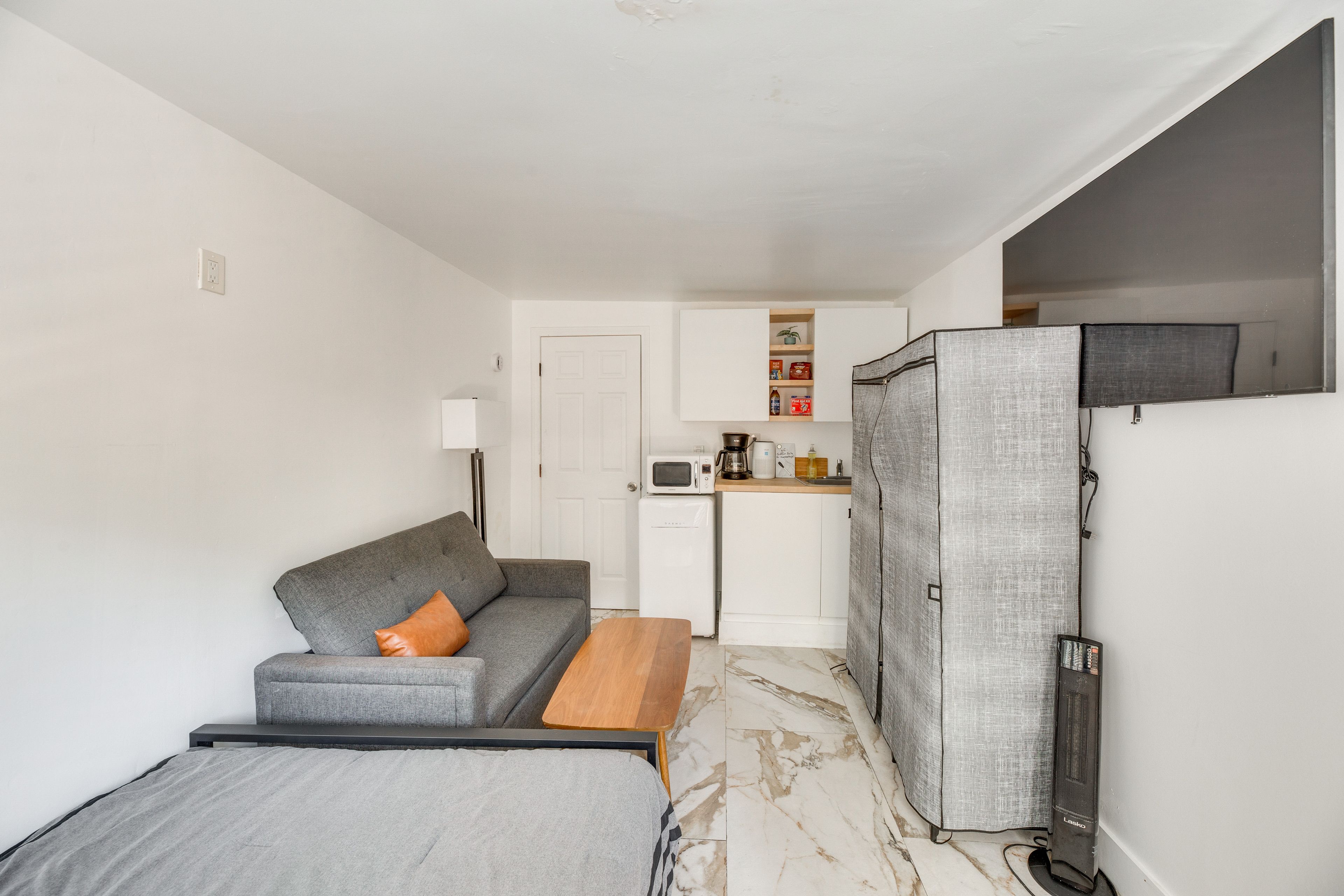 Studio | Queen Bed | Queen Sleeper Sofa | Linens Provided | Free WiFi | Smart TV