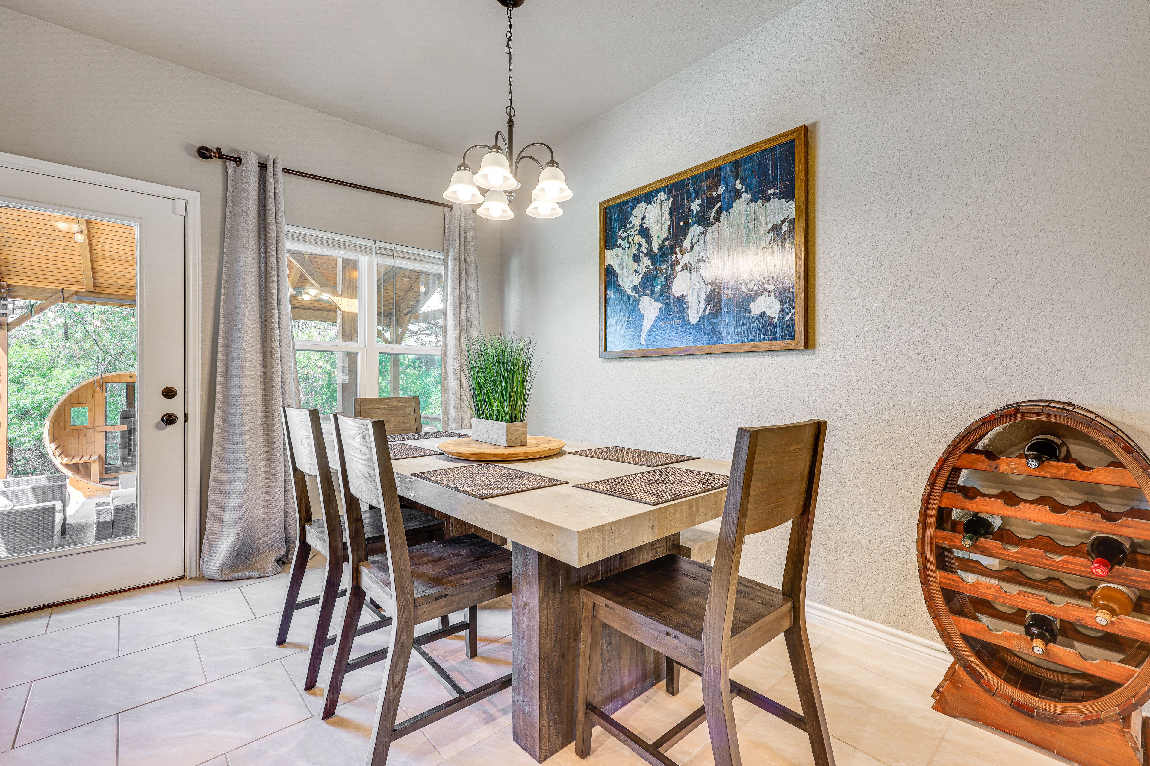 Dining Area | Dishware/Flatware Provided