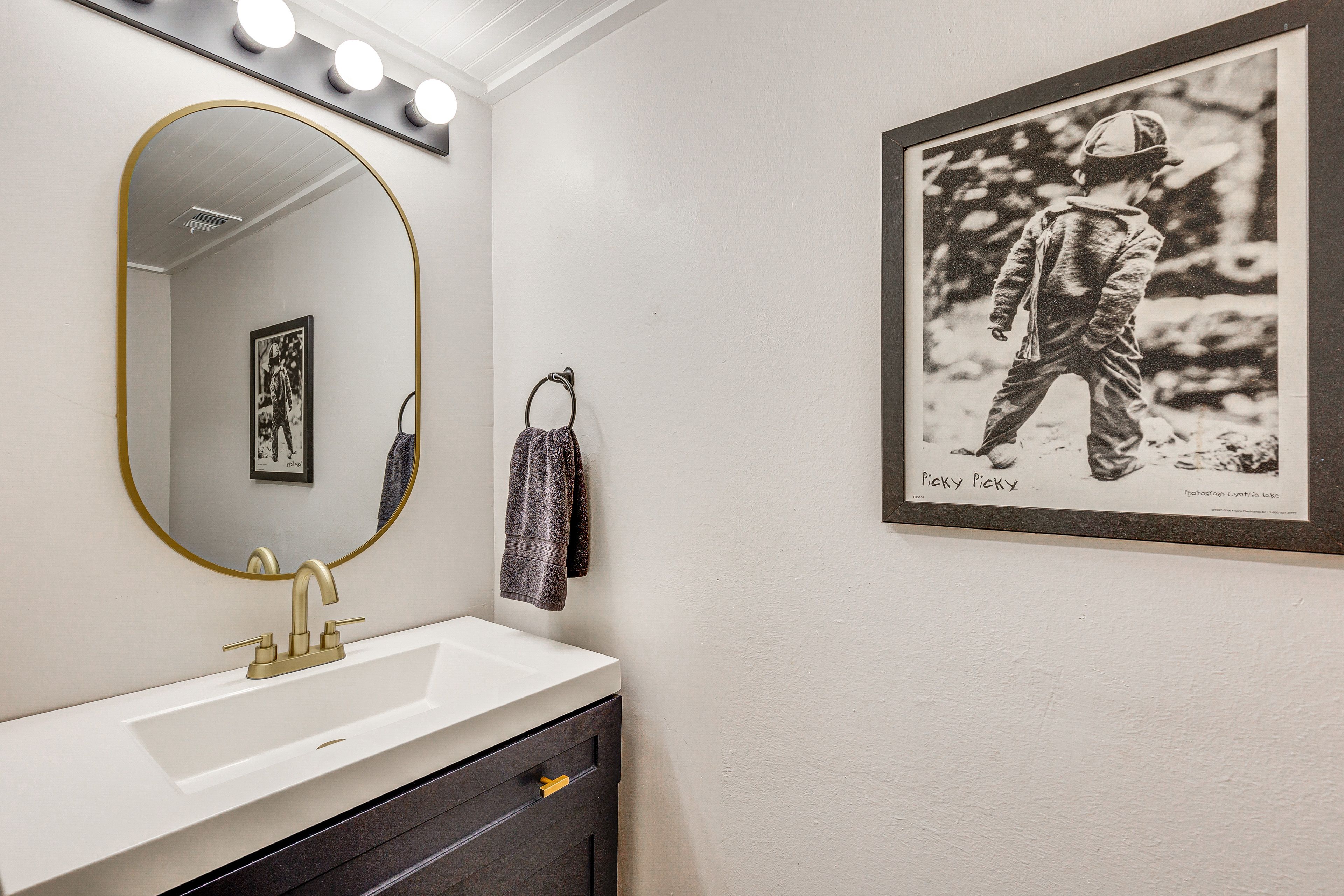 Half Bathroom | 1st Floor