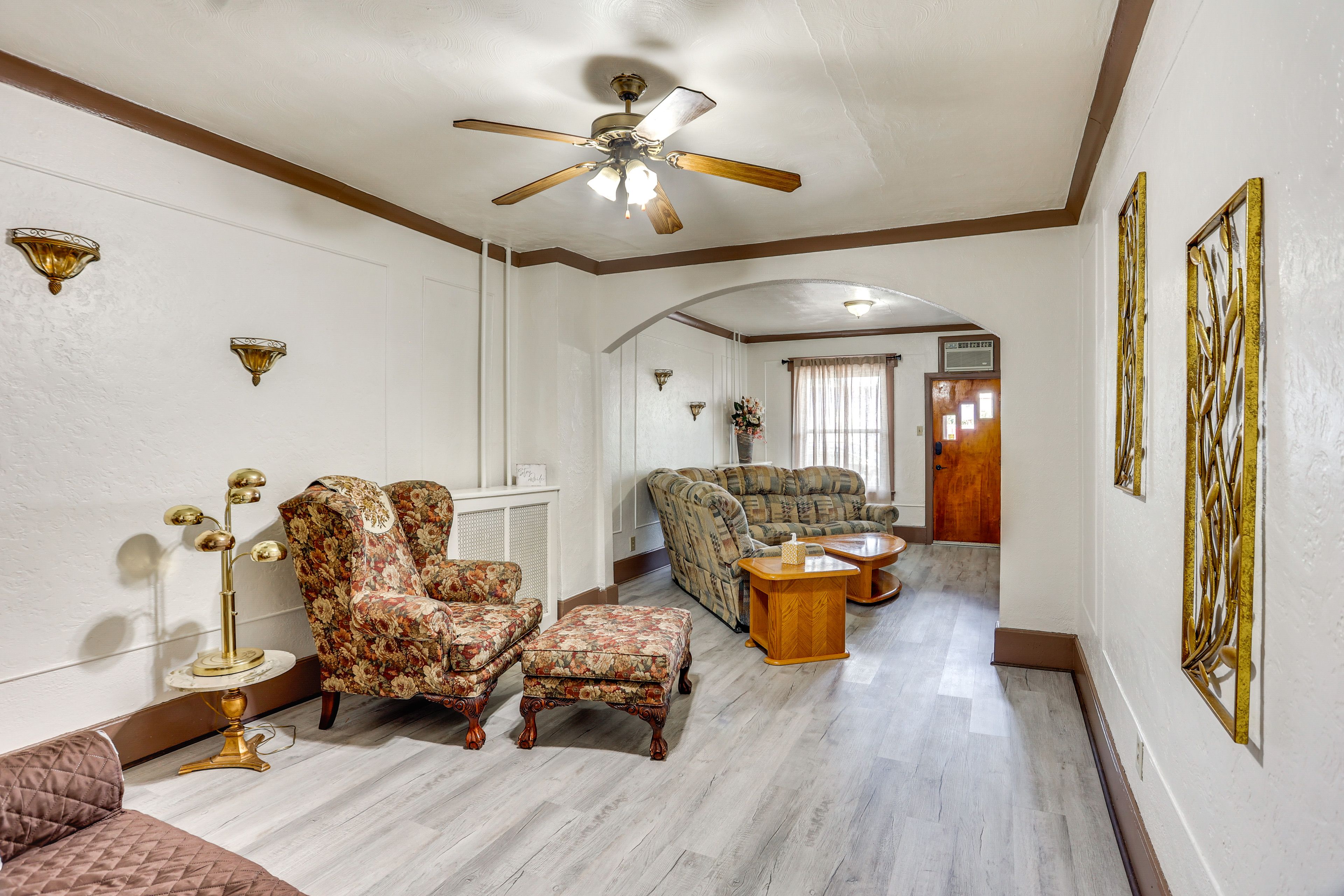 Living Room | Twin Sleeper Sofa | 1st Floor | Smart TV