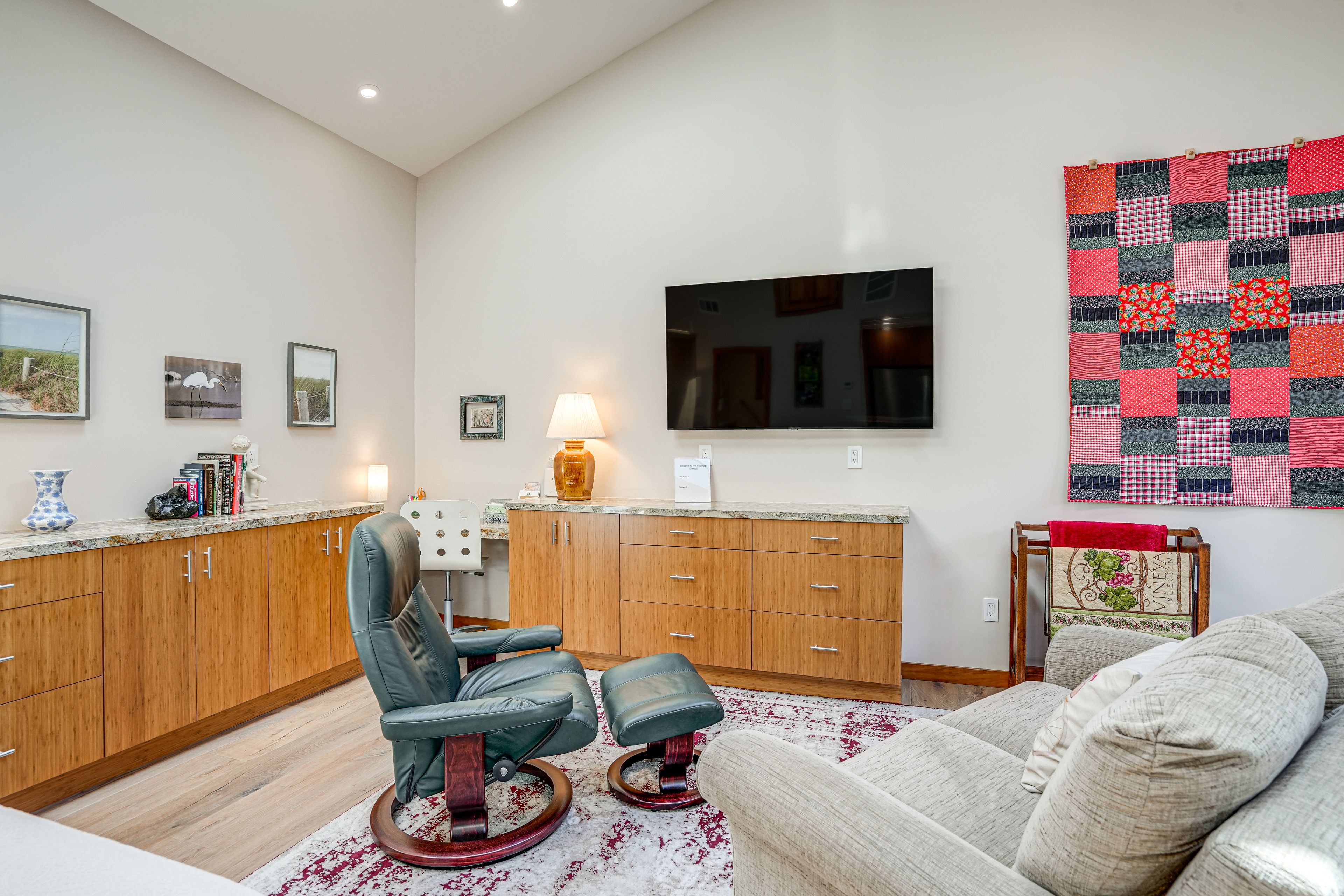 Lounge Area | Smart TV | Office Space | Books | Board Games