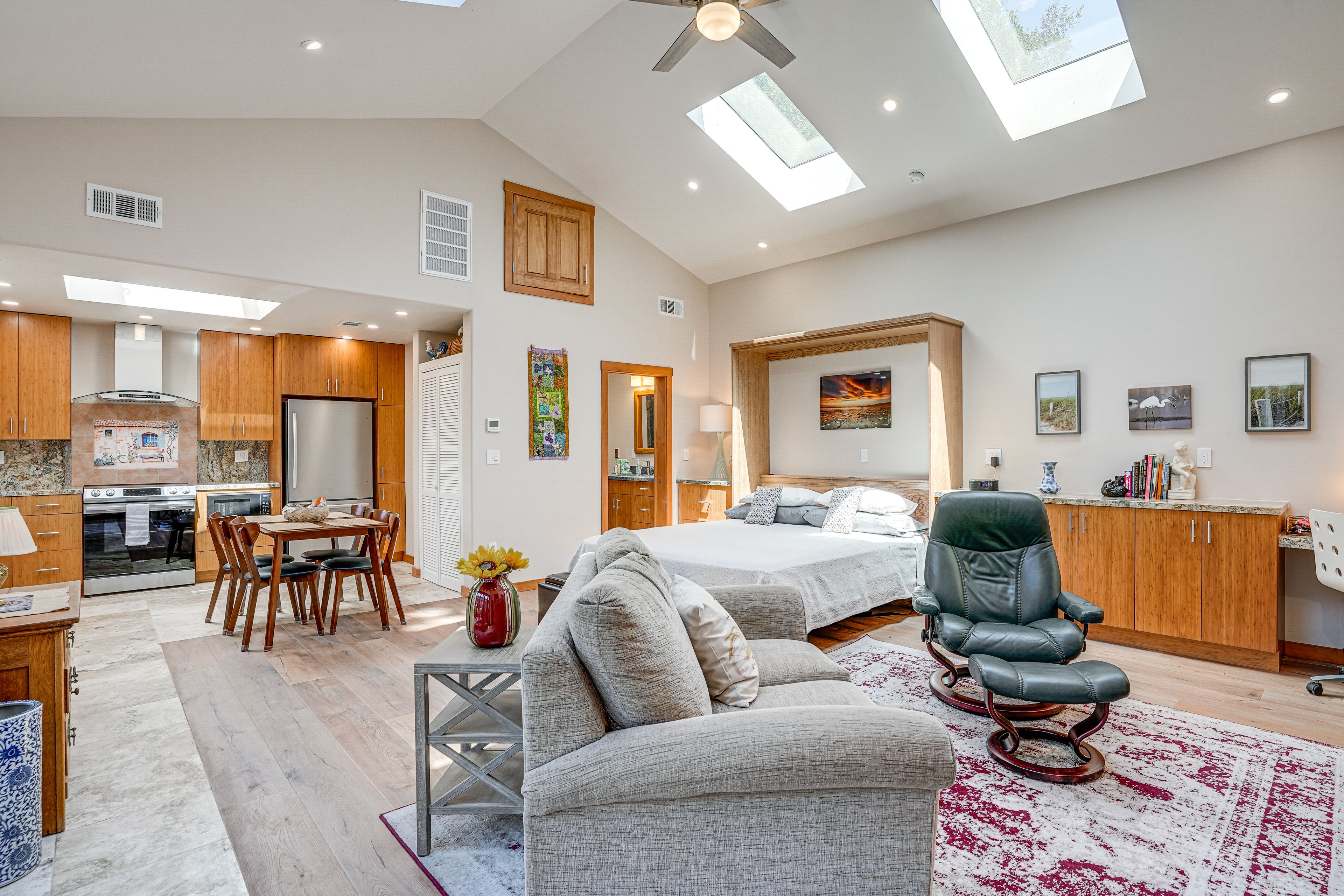 Studio | California King Murphy Bed | Linens Provided