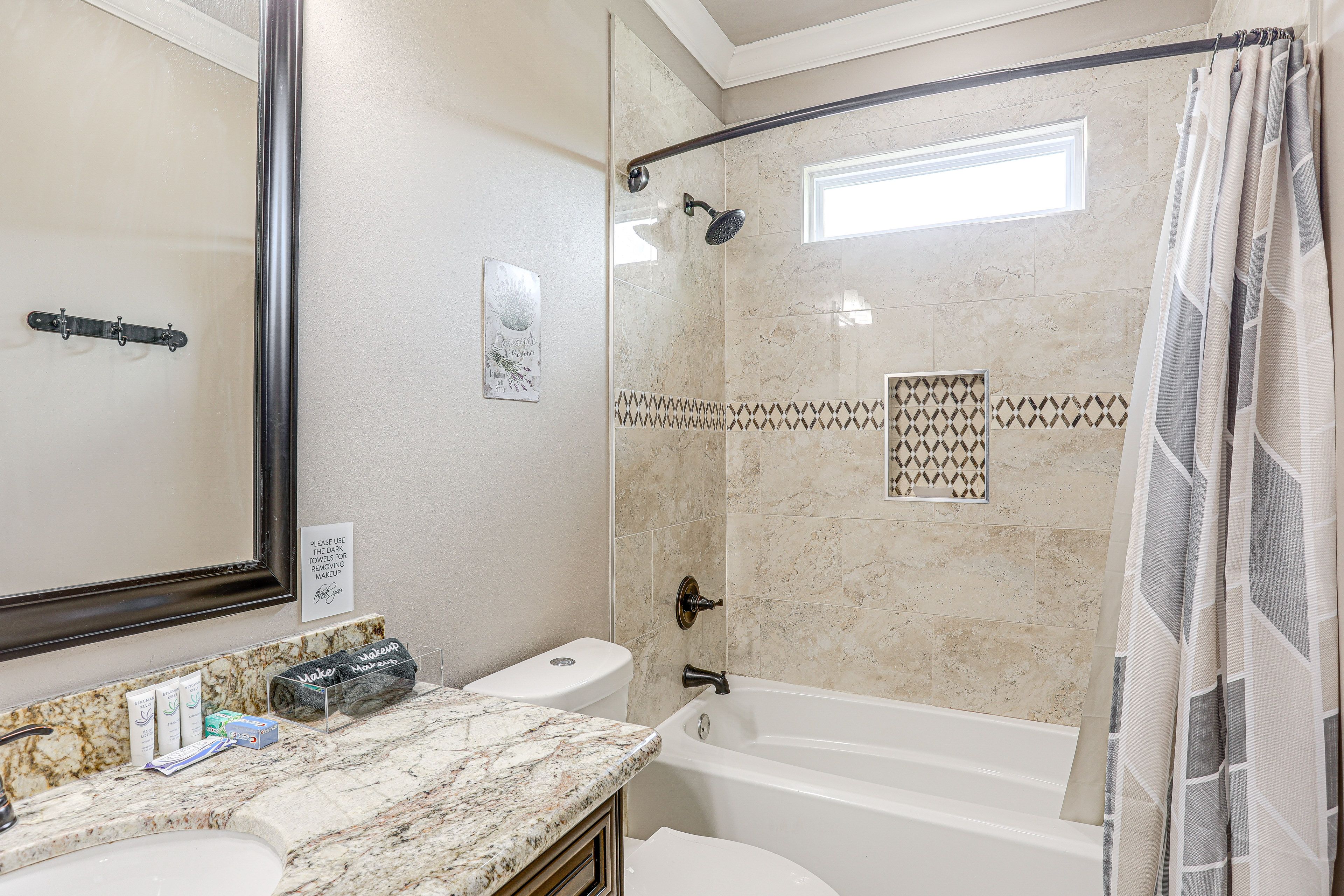 Full Bathroom | Shower/Tub Combo