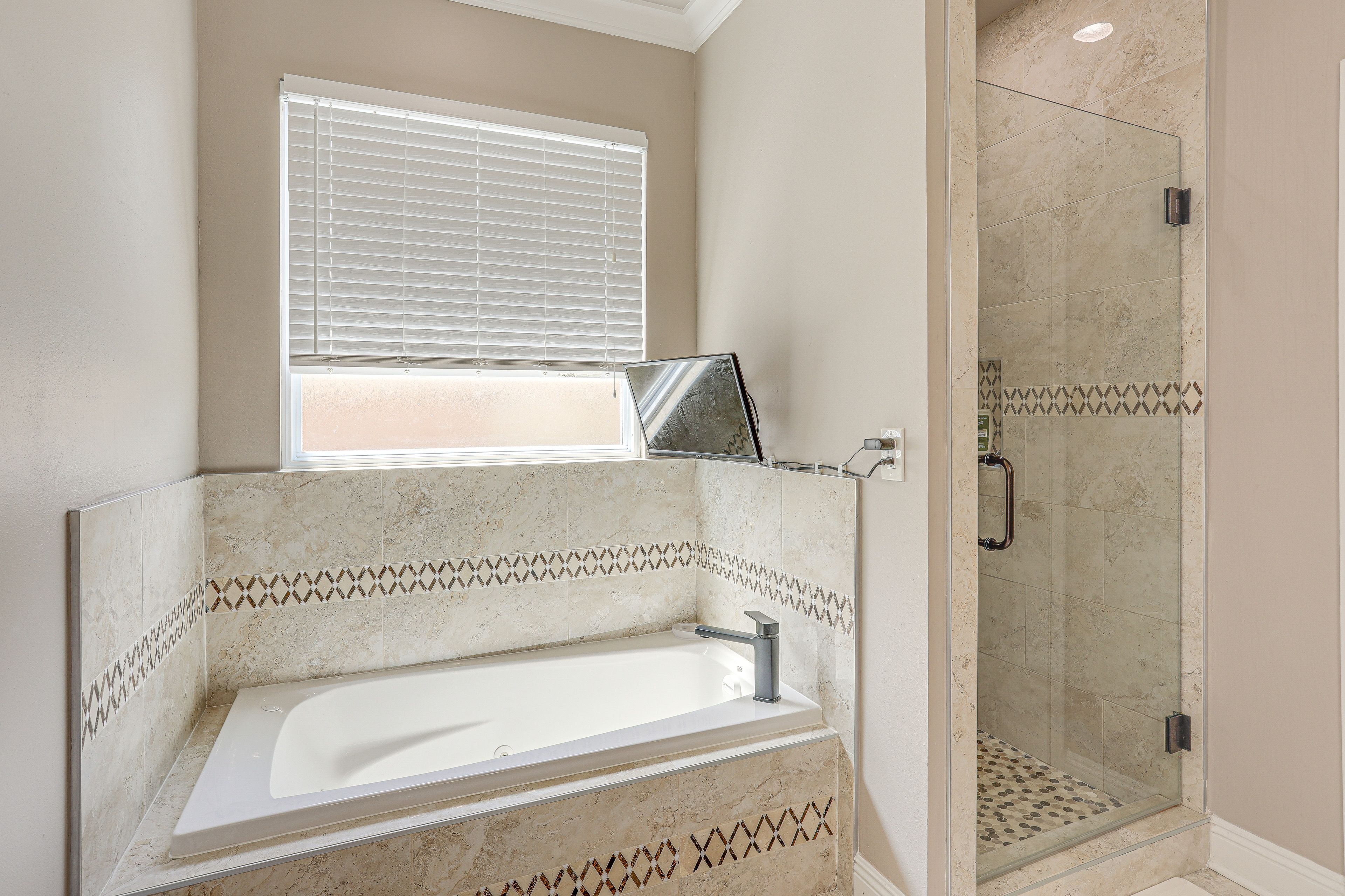 Full Bathroom | Towels Provided