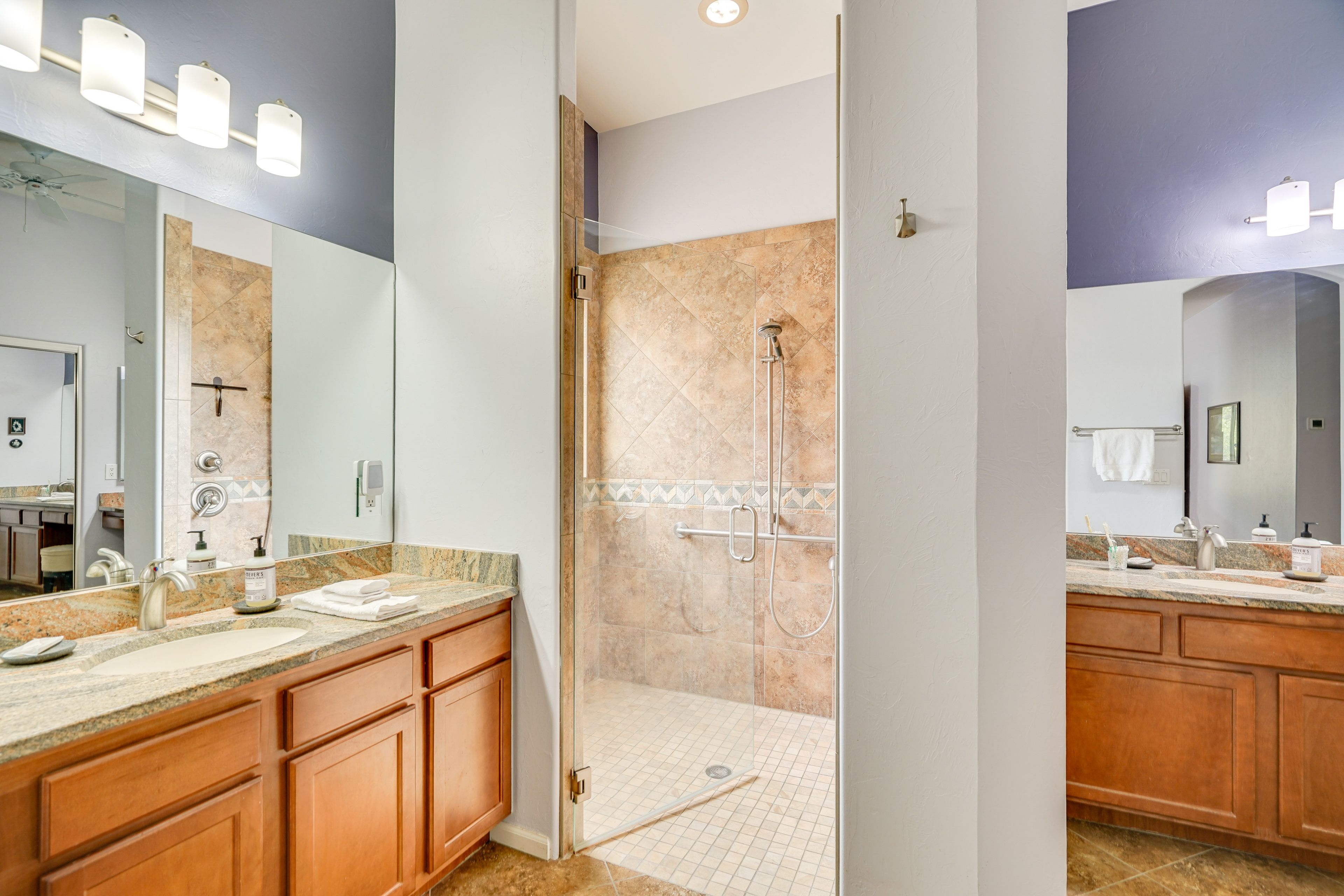 En-Suite Bathroom | Towels Provided | Complimentary Toiletries