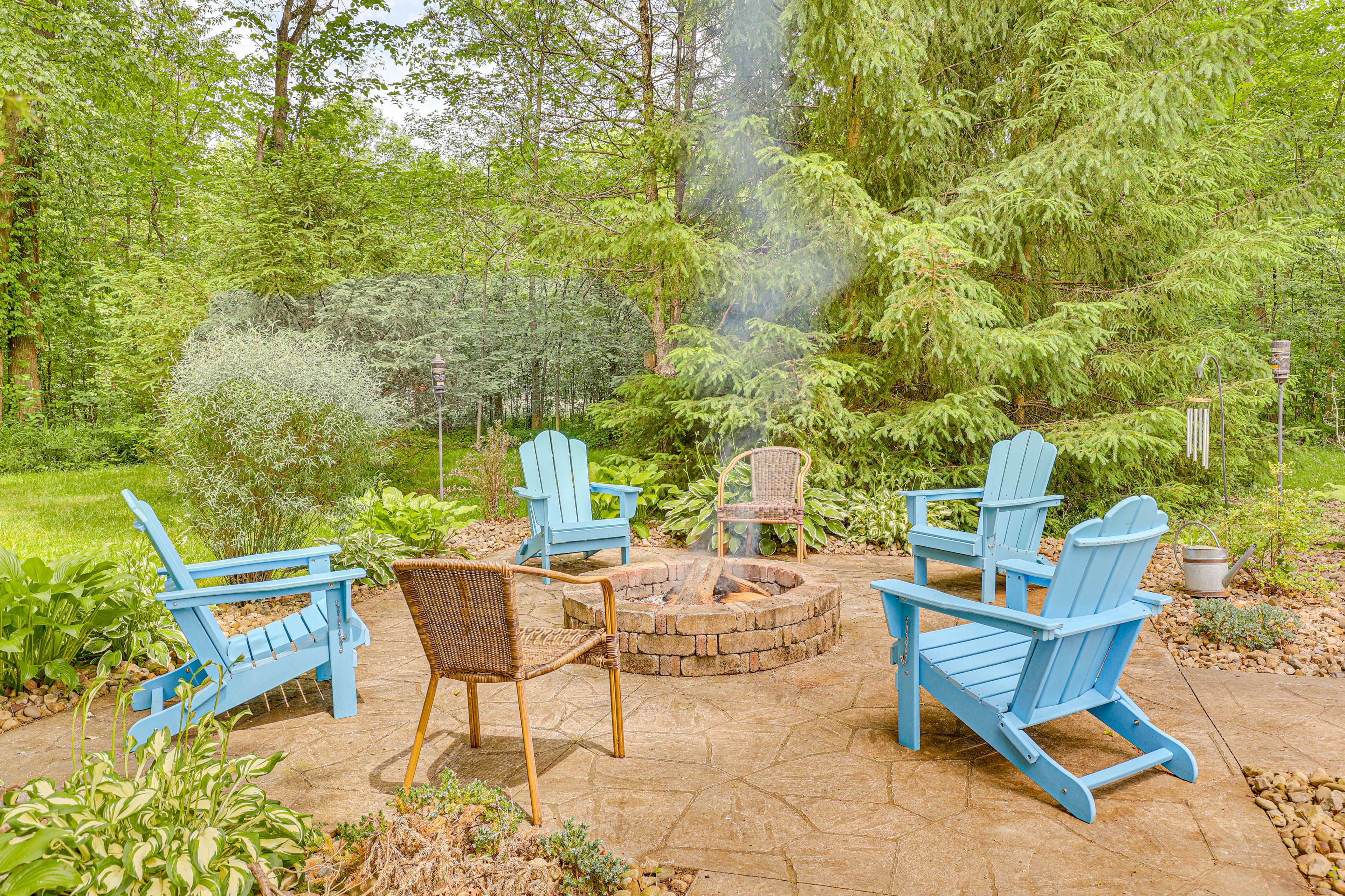 Wood-Burning Fire Pit | Screened Porch | Private Hot Tub | Grill