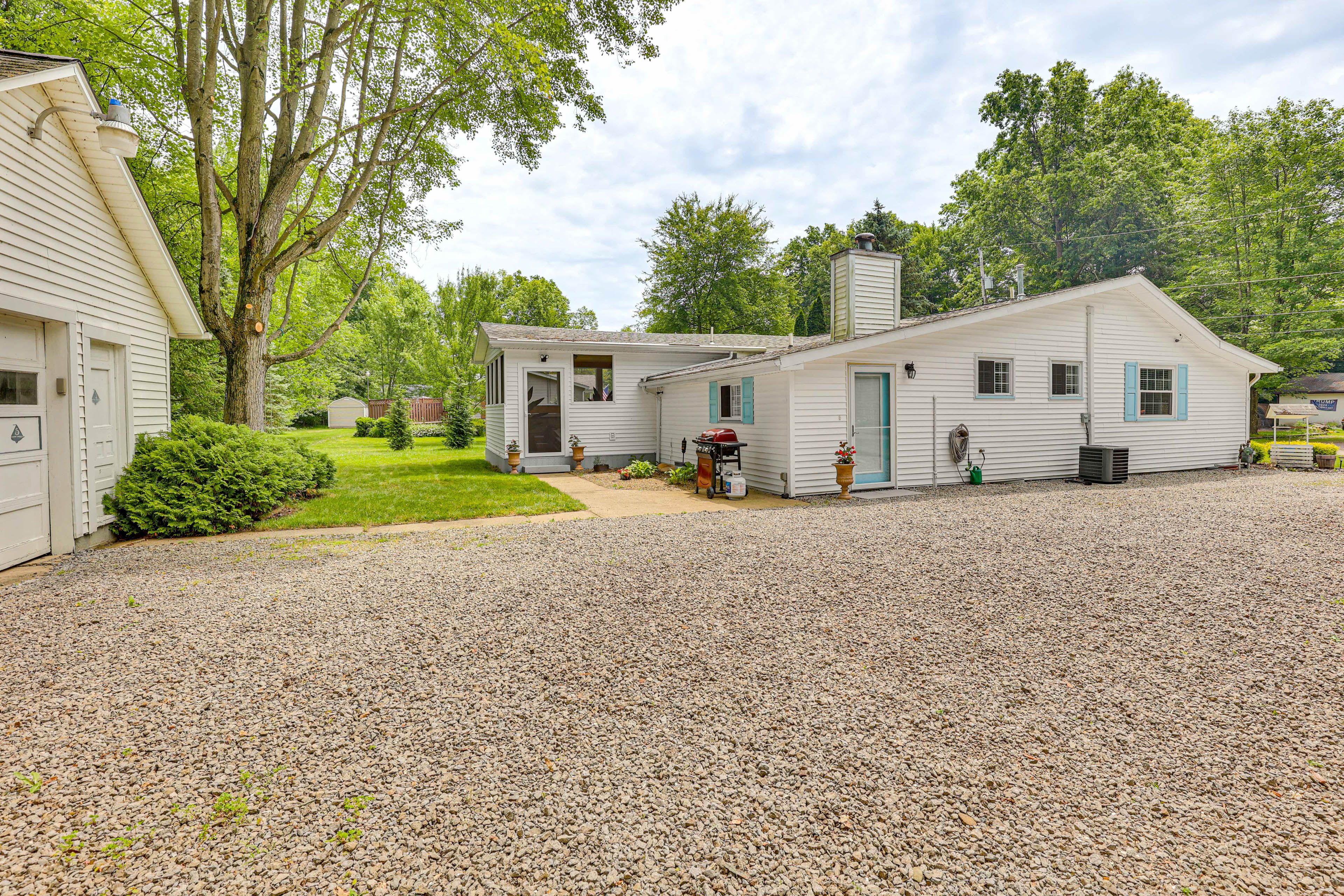 Side Entrance | Gas Grill