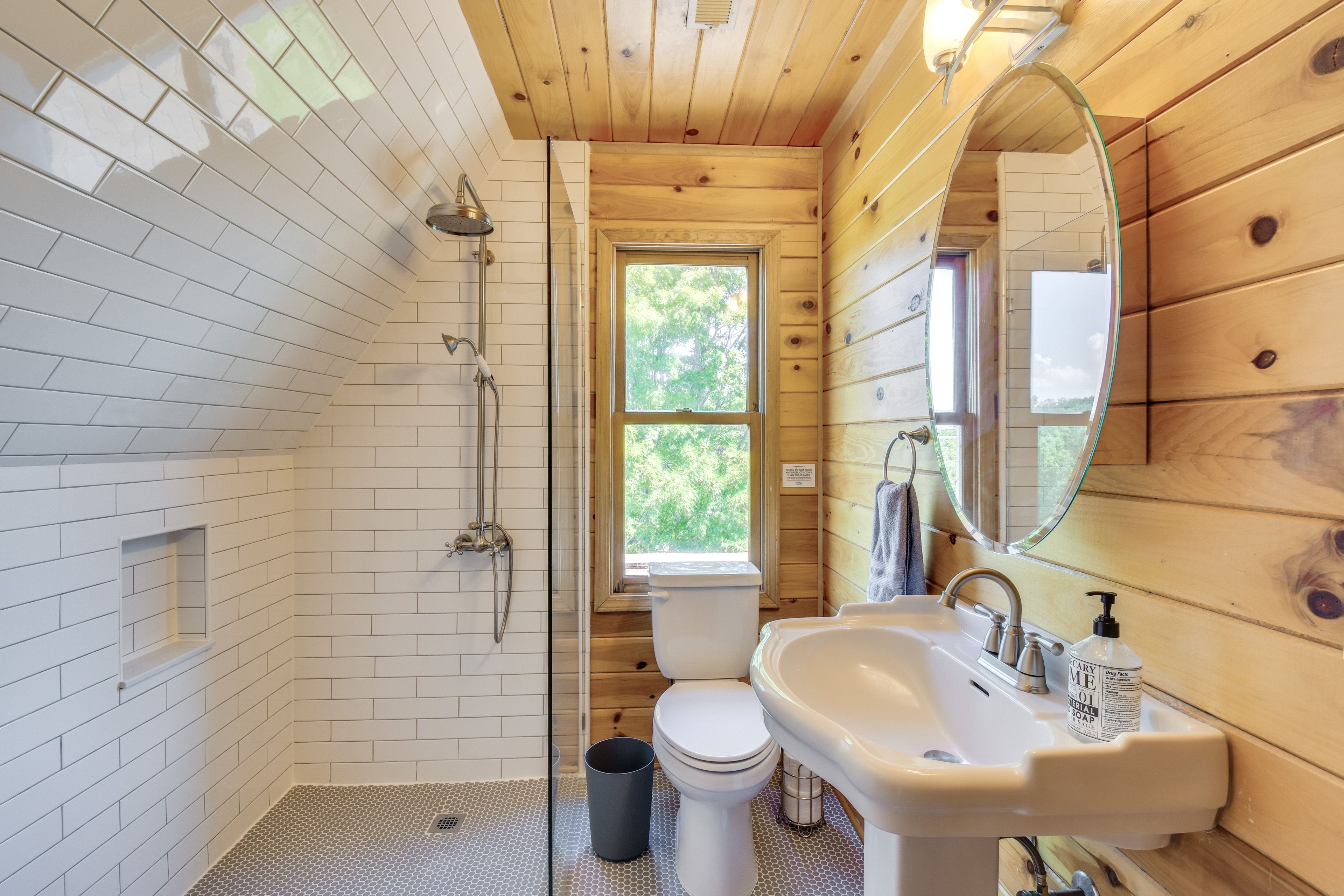 Full Bathroom | 3rd Floor