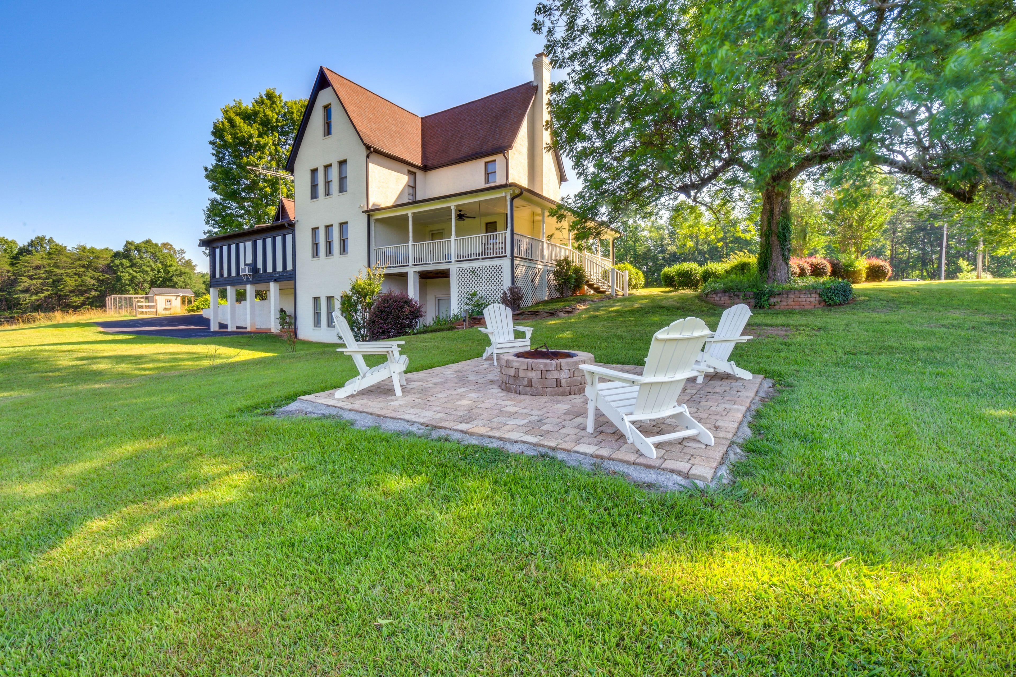 Walhalla Vacation Rental | 4BR | 3BA | 3,000 Sq Ft | Stairs Required