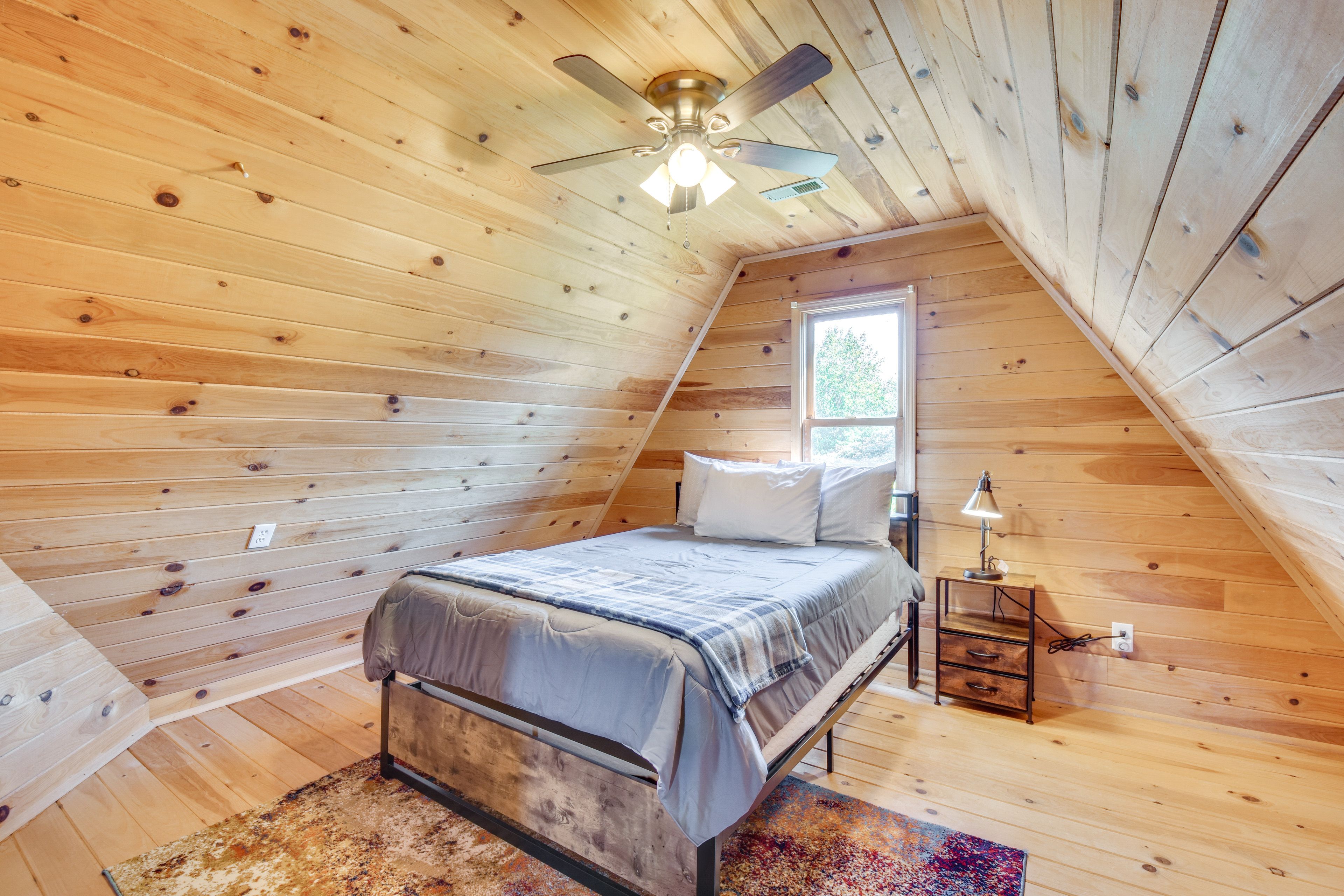 Bedroom 4 (Suite) | Full Bed | 3 Twin Beds | 3rd Floor