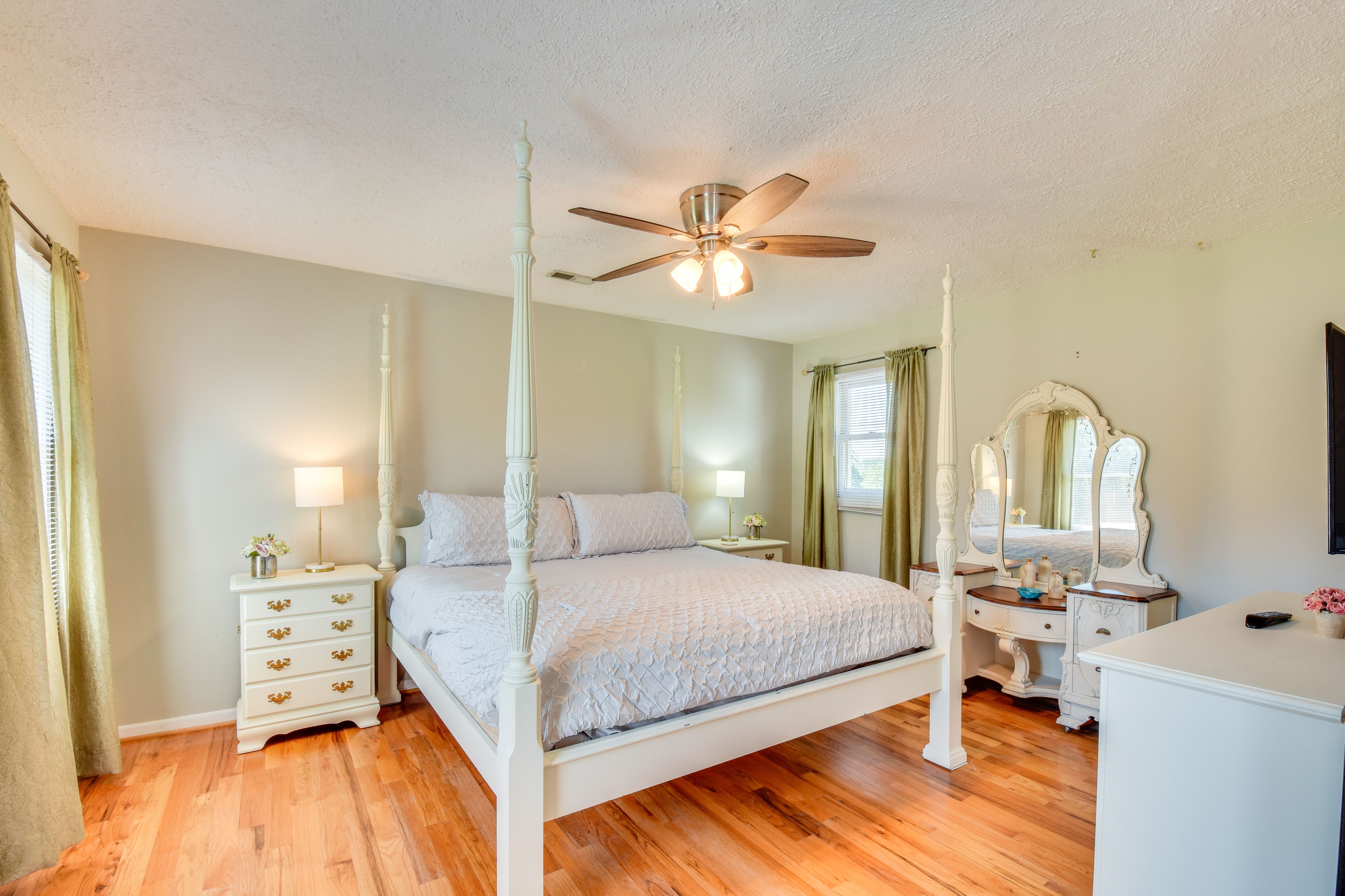 Bedroom 1 | King Bed | Flat-Screen TV | 2nd Floor