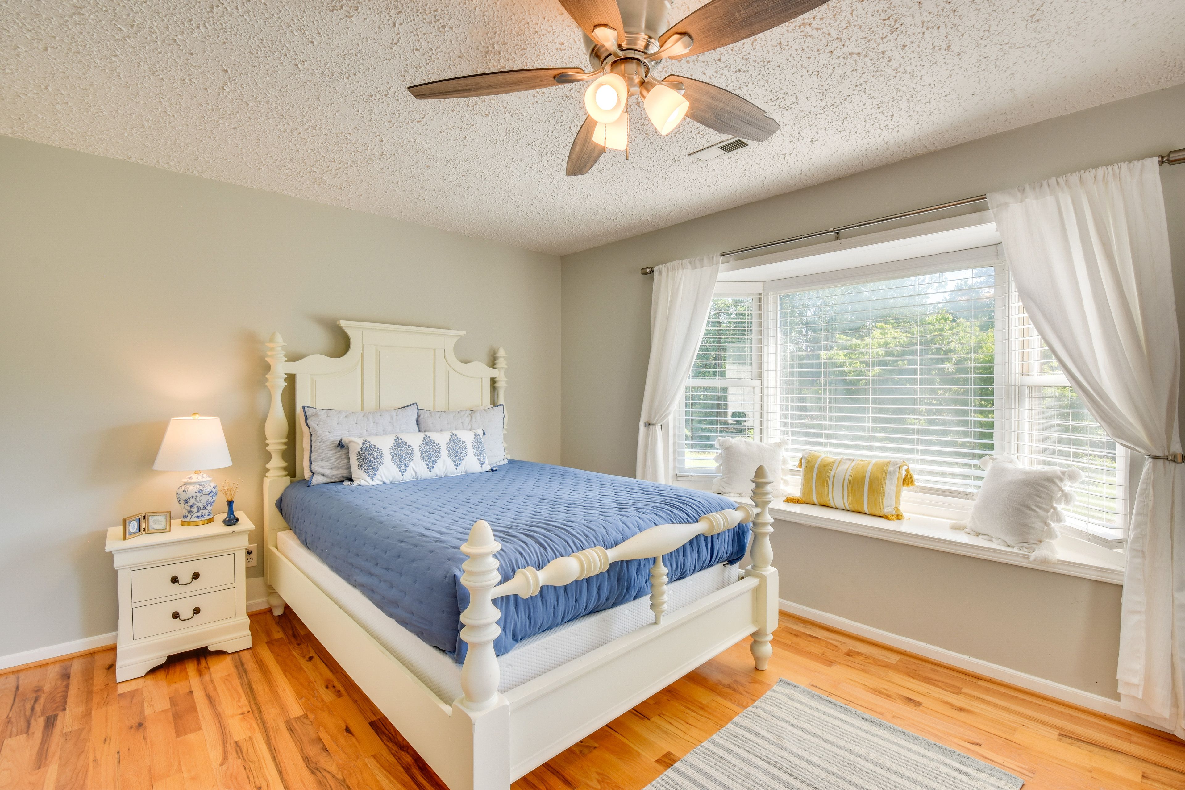 Bedroom 2 | Queen Bed | 2nd Floor