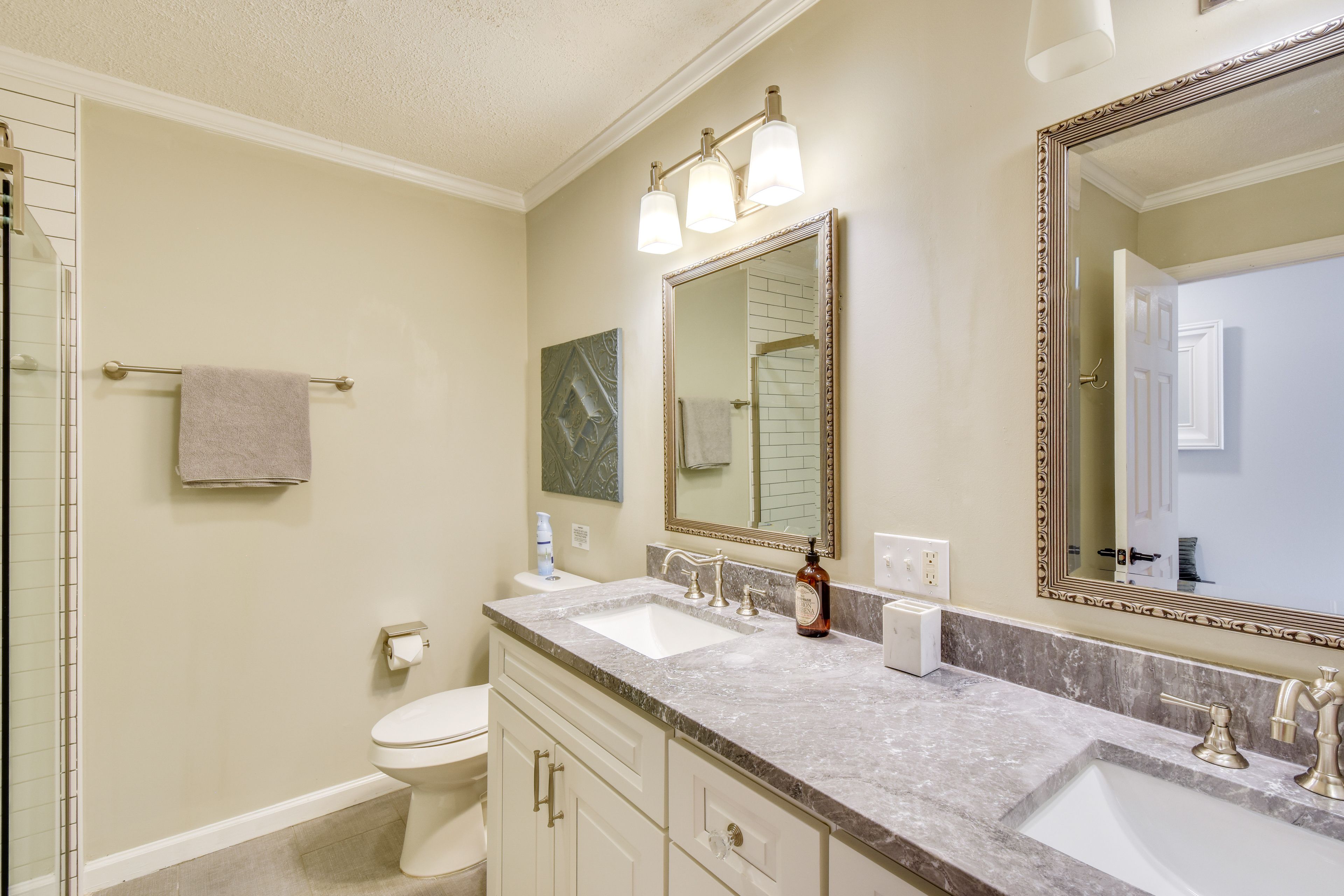 Full Bathroom | Shower | 2nd Floor