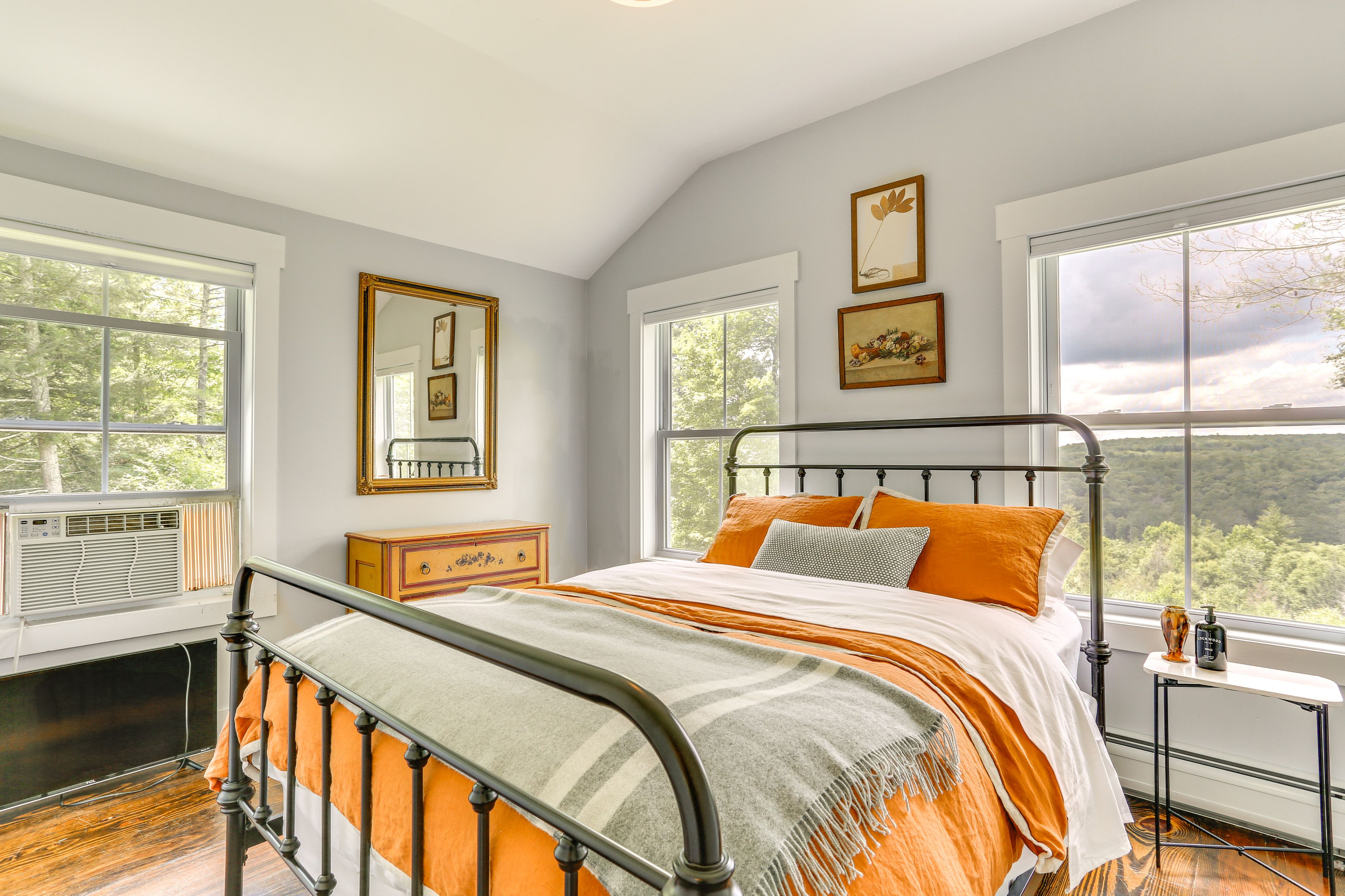 Bedroom 1 | Queen Bed | Linens & Towels Provided | Upper Level