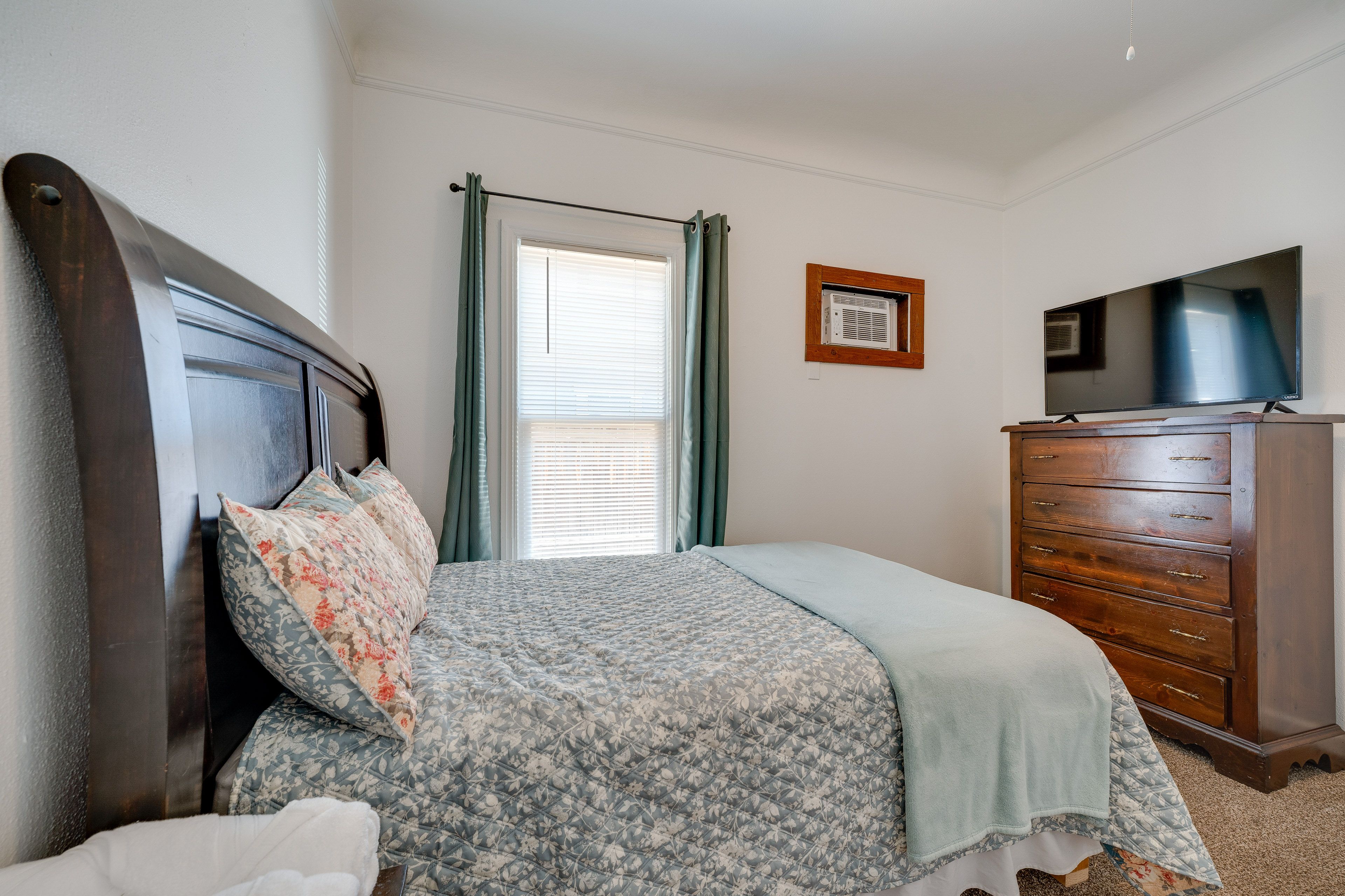 Bedroom 1 | Full Bed
