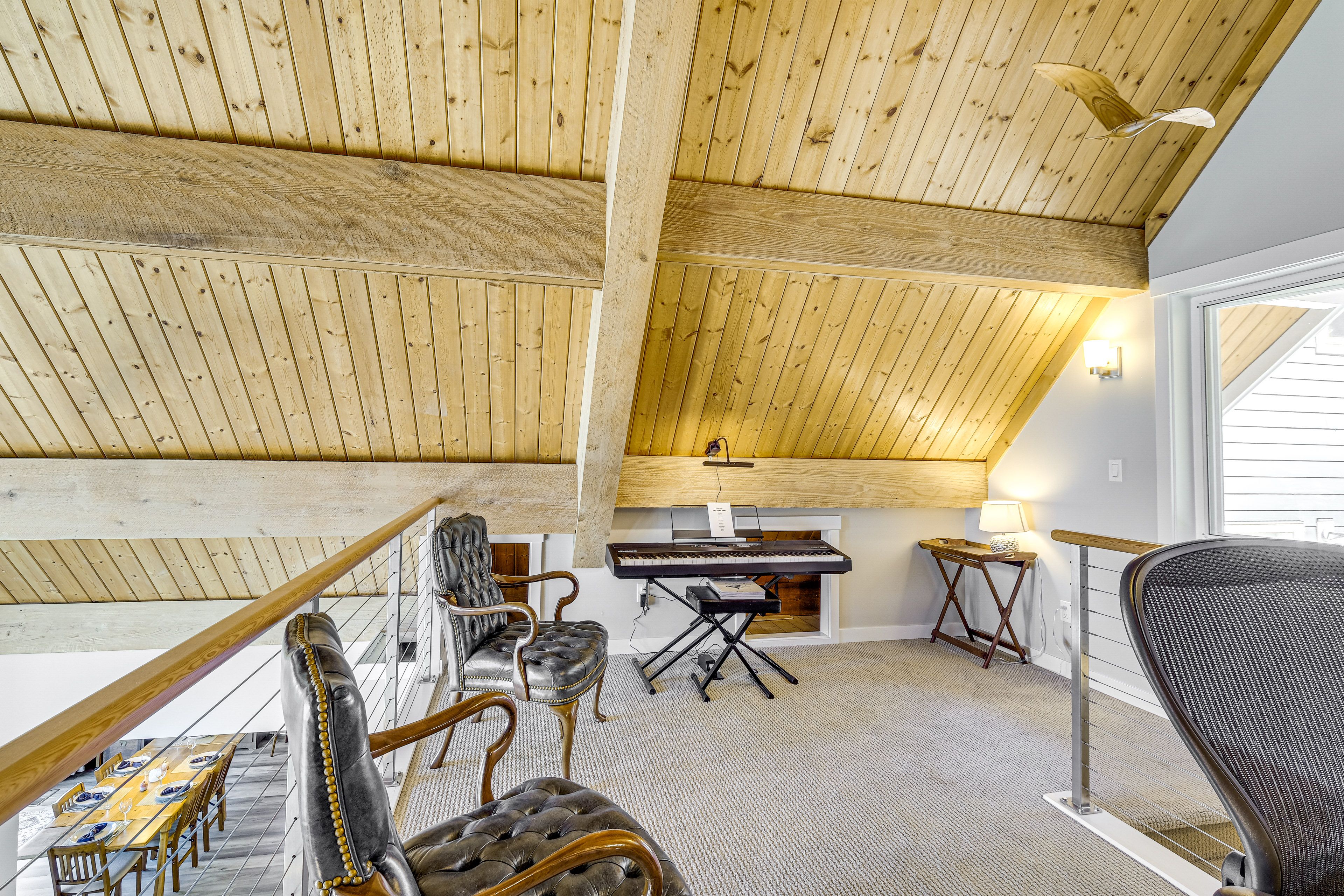 Piano | Laptop Workspace | Free WiFi | Loft