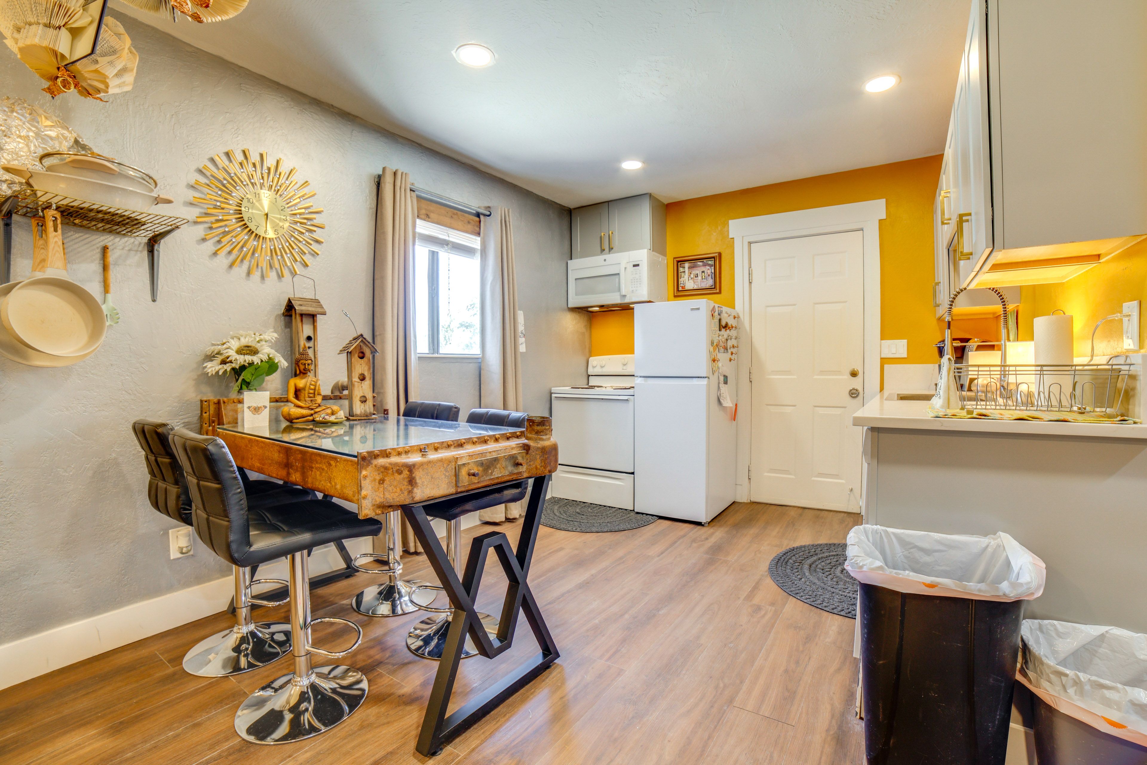 Dining Area | Dishware & Flatware