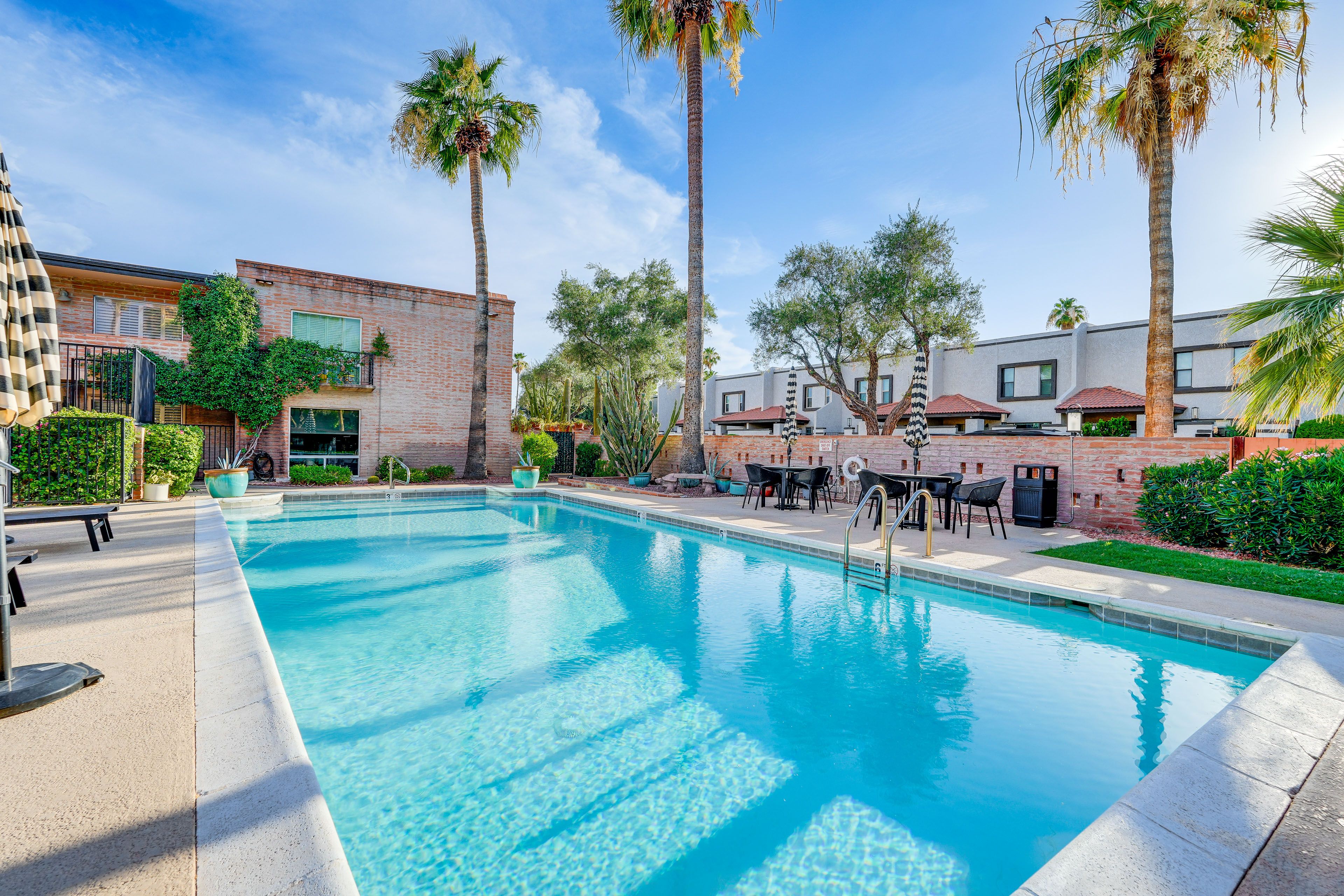 Scottsdale Vacation Rental | 2BR | 2BA | 1,250 Sq Ft | Steps Required