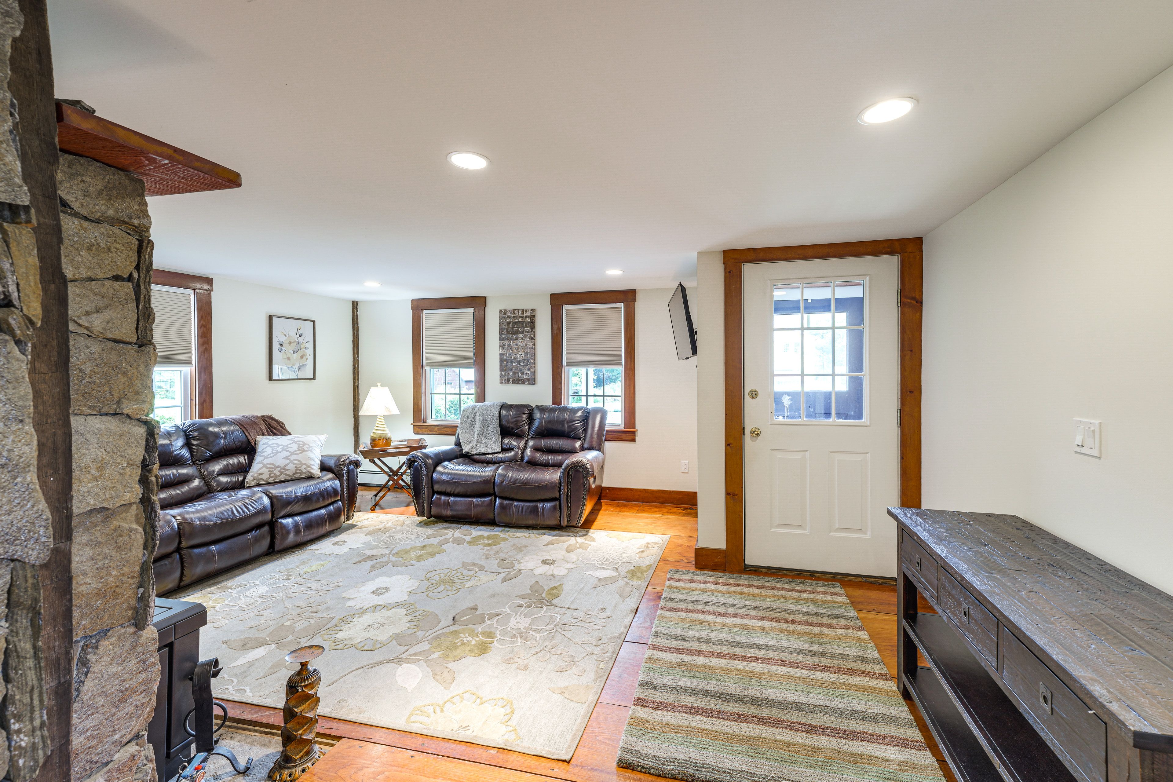 Living Room | Front Entry | Decorative Pellet Stove