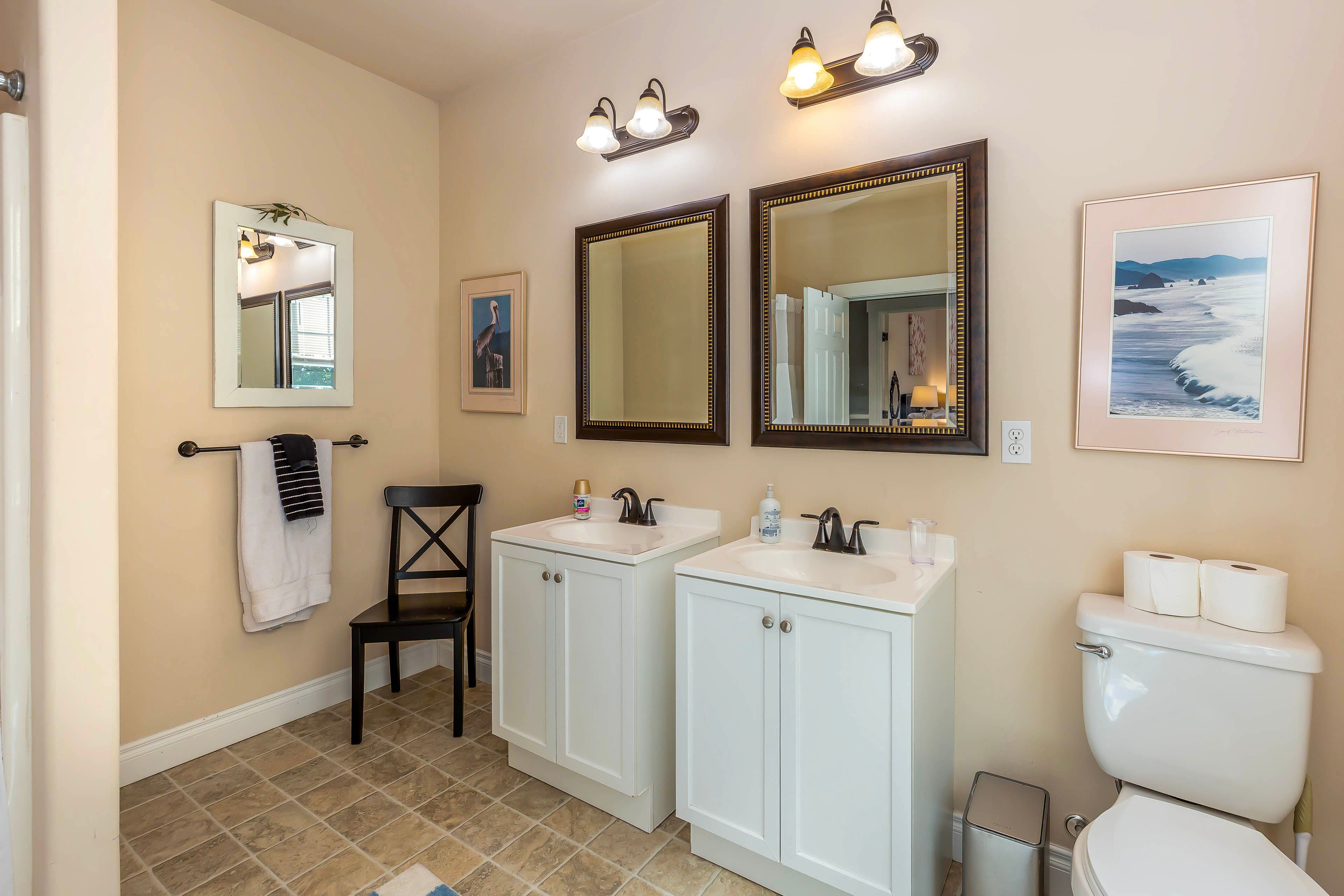 Full Bathroom | 2nd Floor | Towels Provided | Hair Dryer