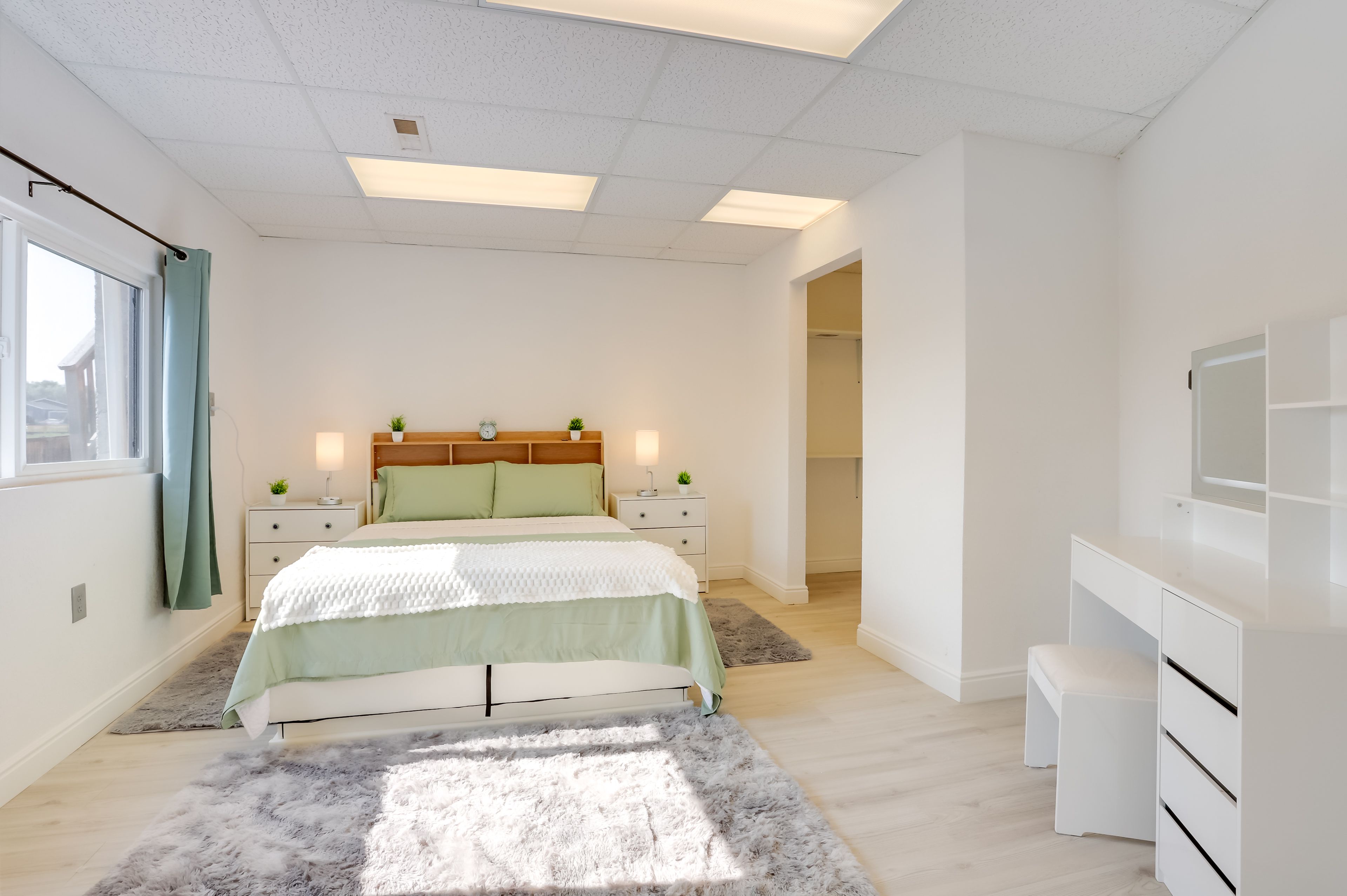 Bedroom 2 | Queen Bed