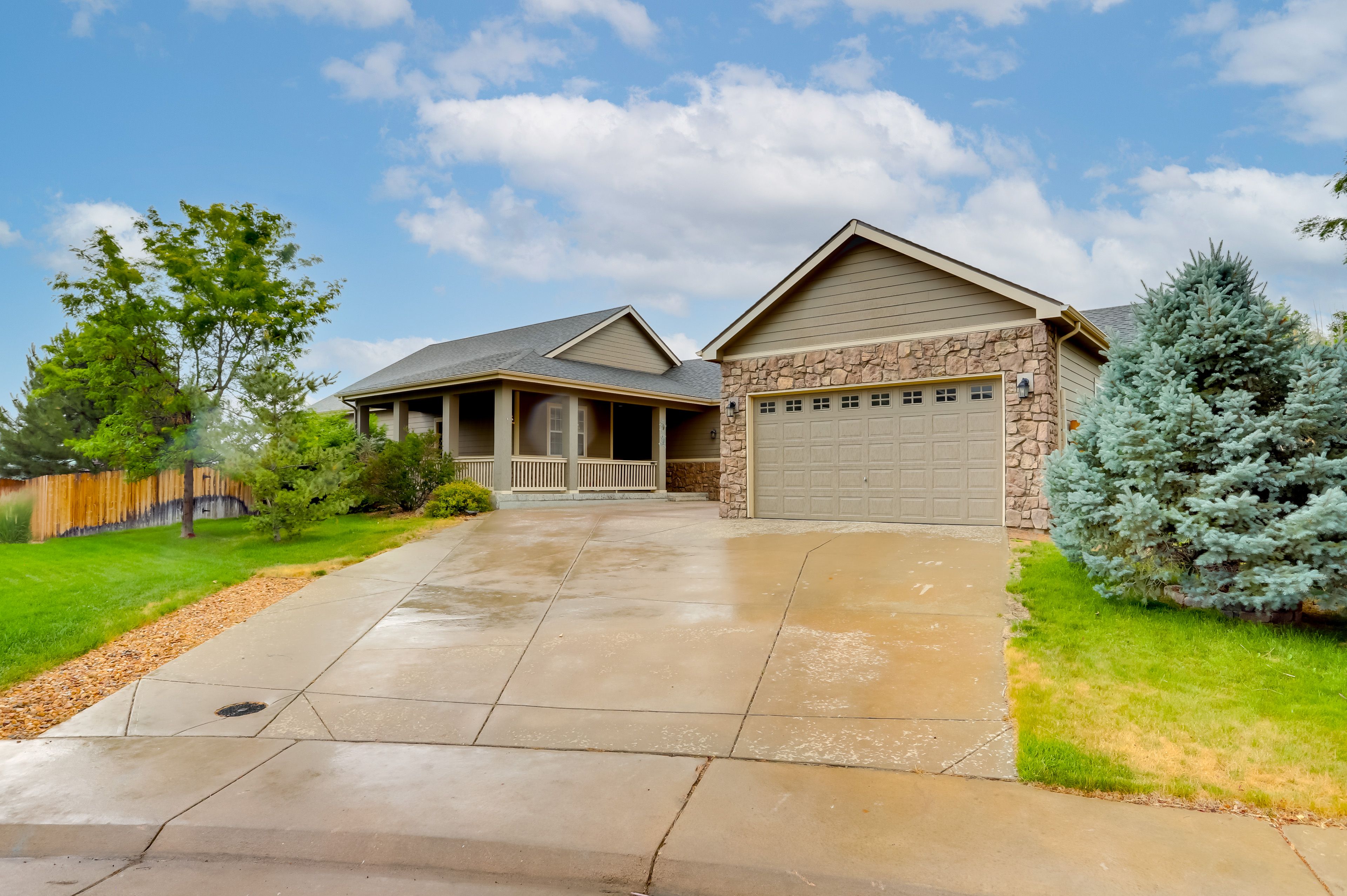 Exterior | Driveway (2 Vehicles)