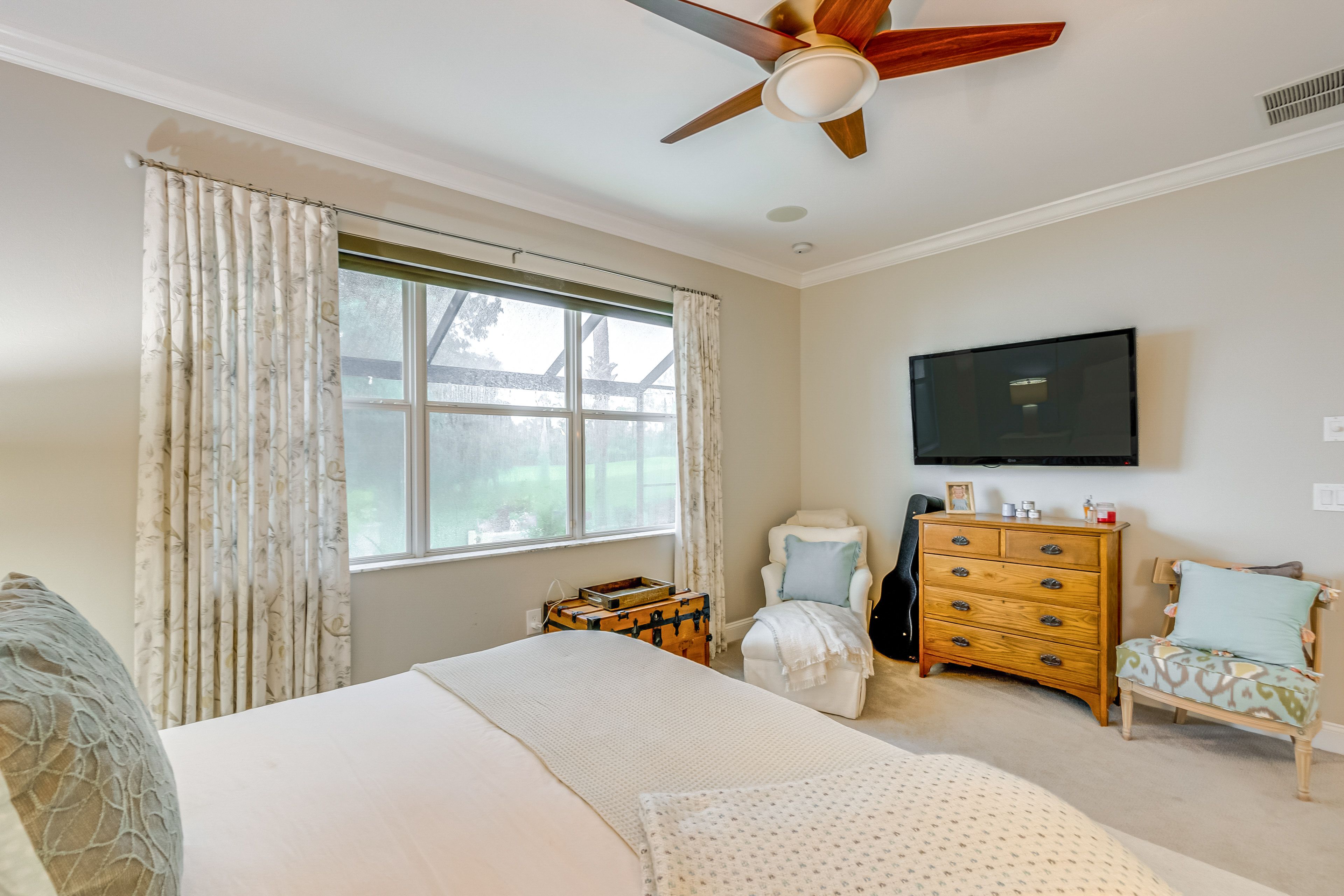 Bedroom 1 | Queen Bed | En-Suite Bathroom