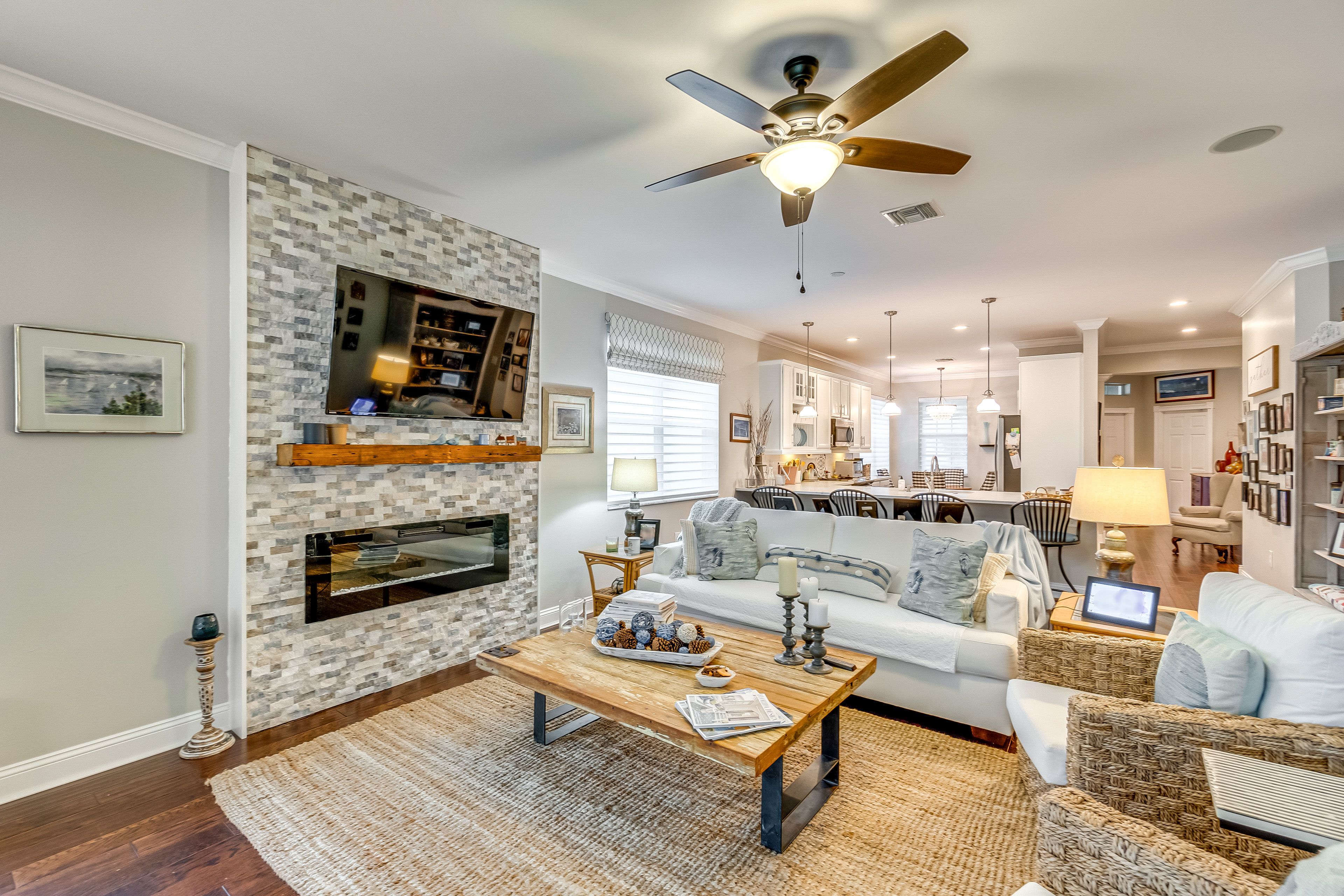 Living Room | Smart TV | Free WiFi