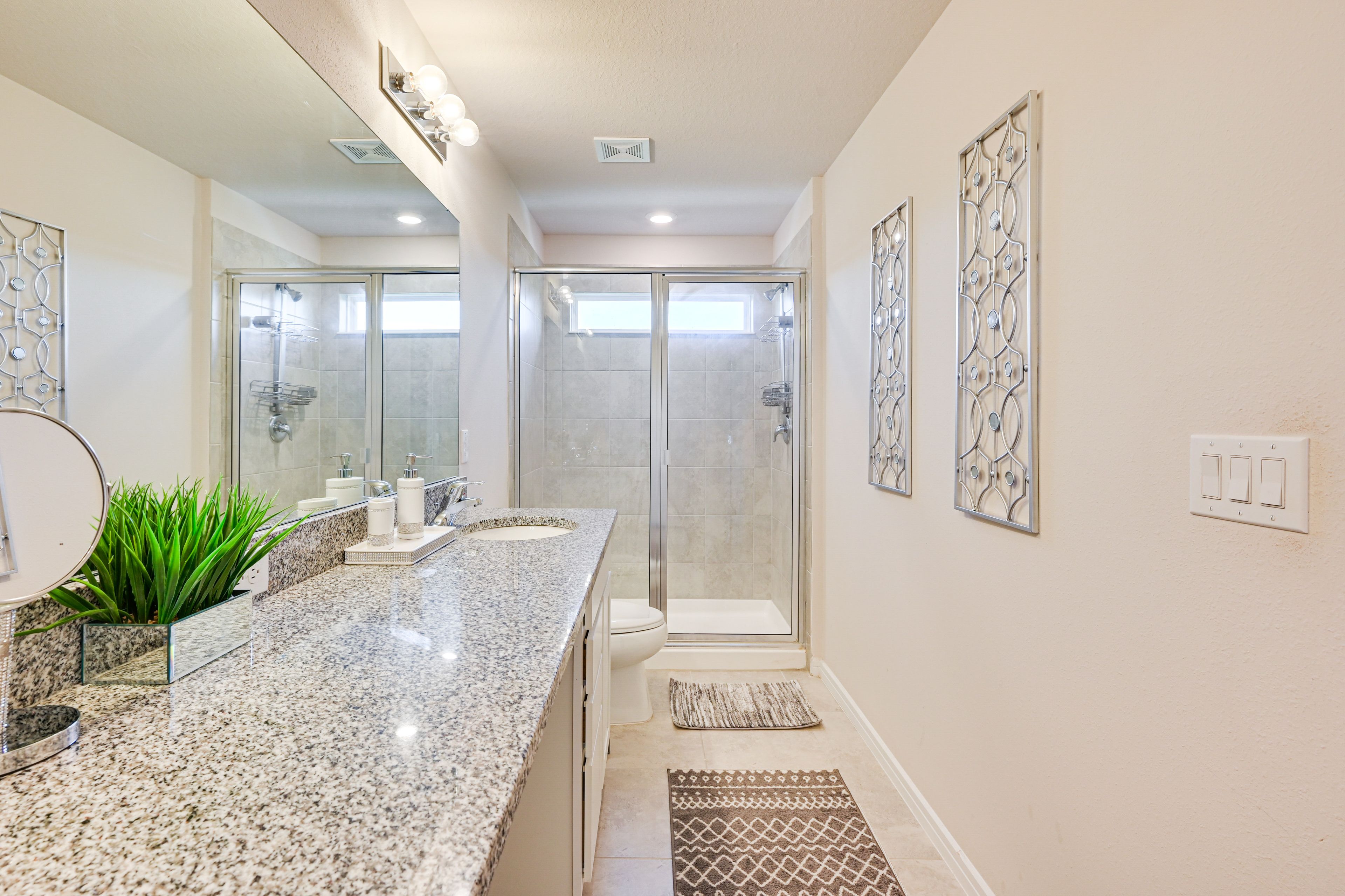 Full Bathroom | 2nd Floor