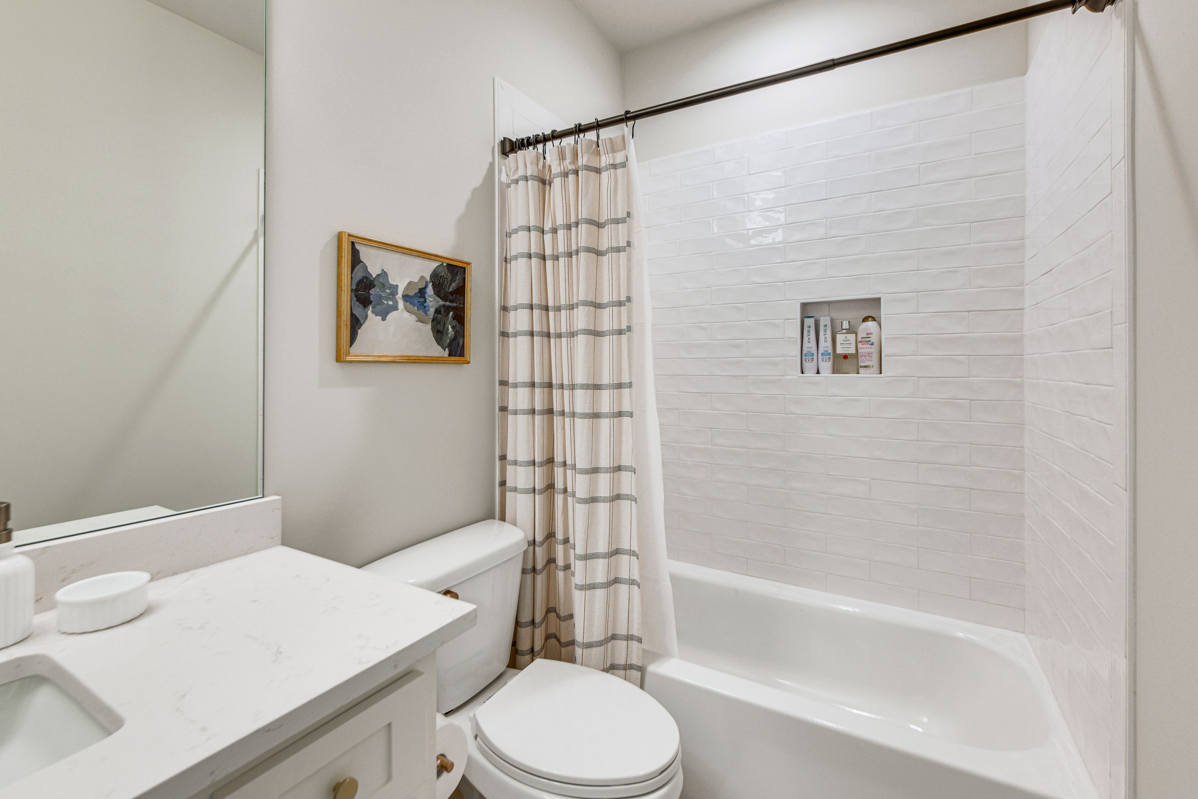 Full Bathroom | 2nd Floor