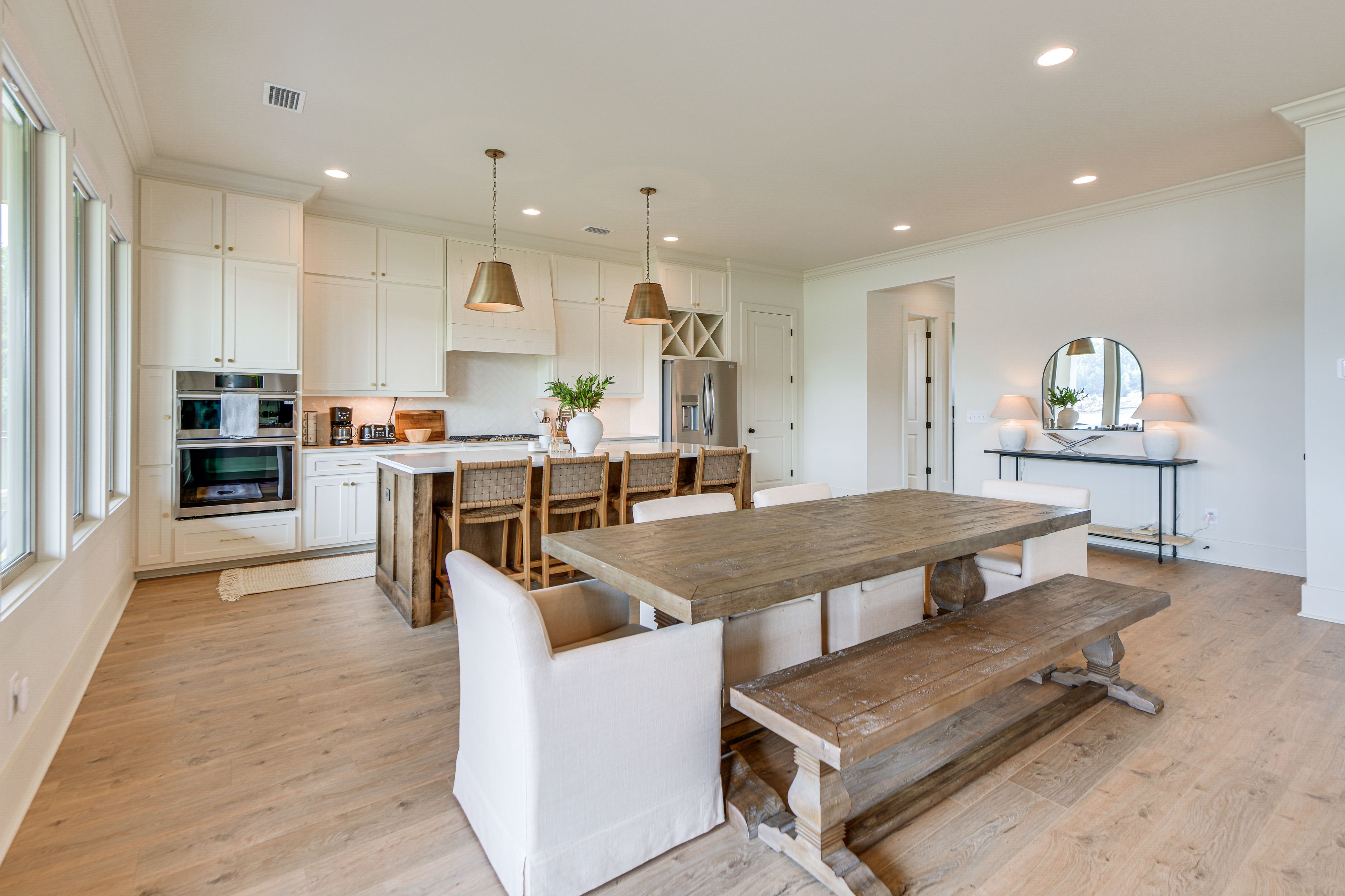 Dining Area | Dishware/Flatware Provided | 1st Floor