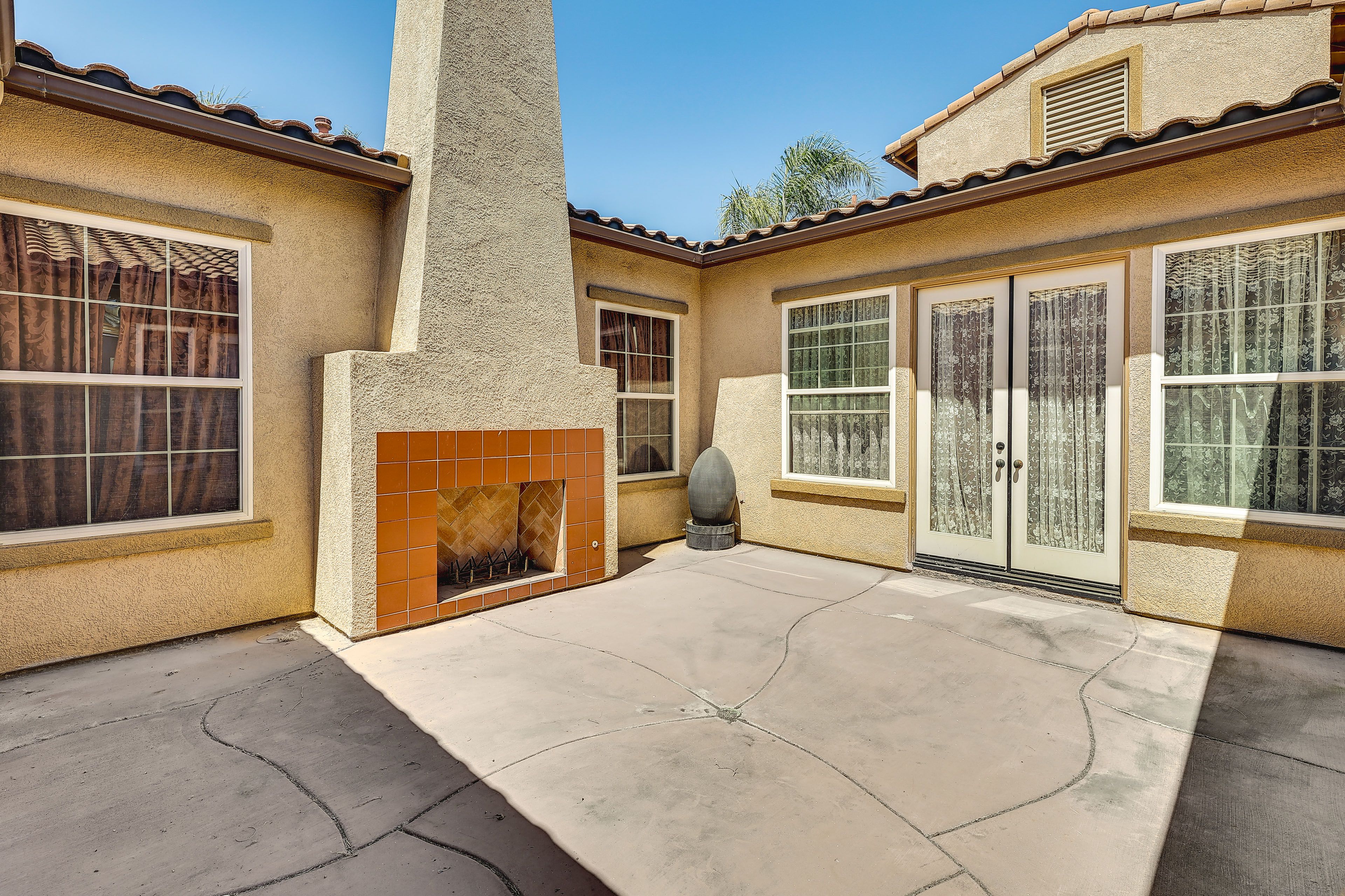 Courtyard | Outdoor Fireplace