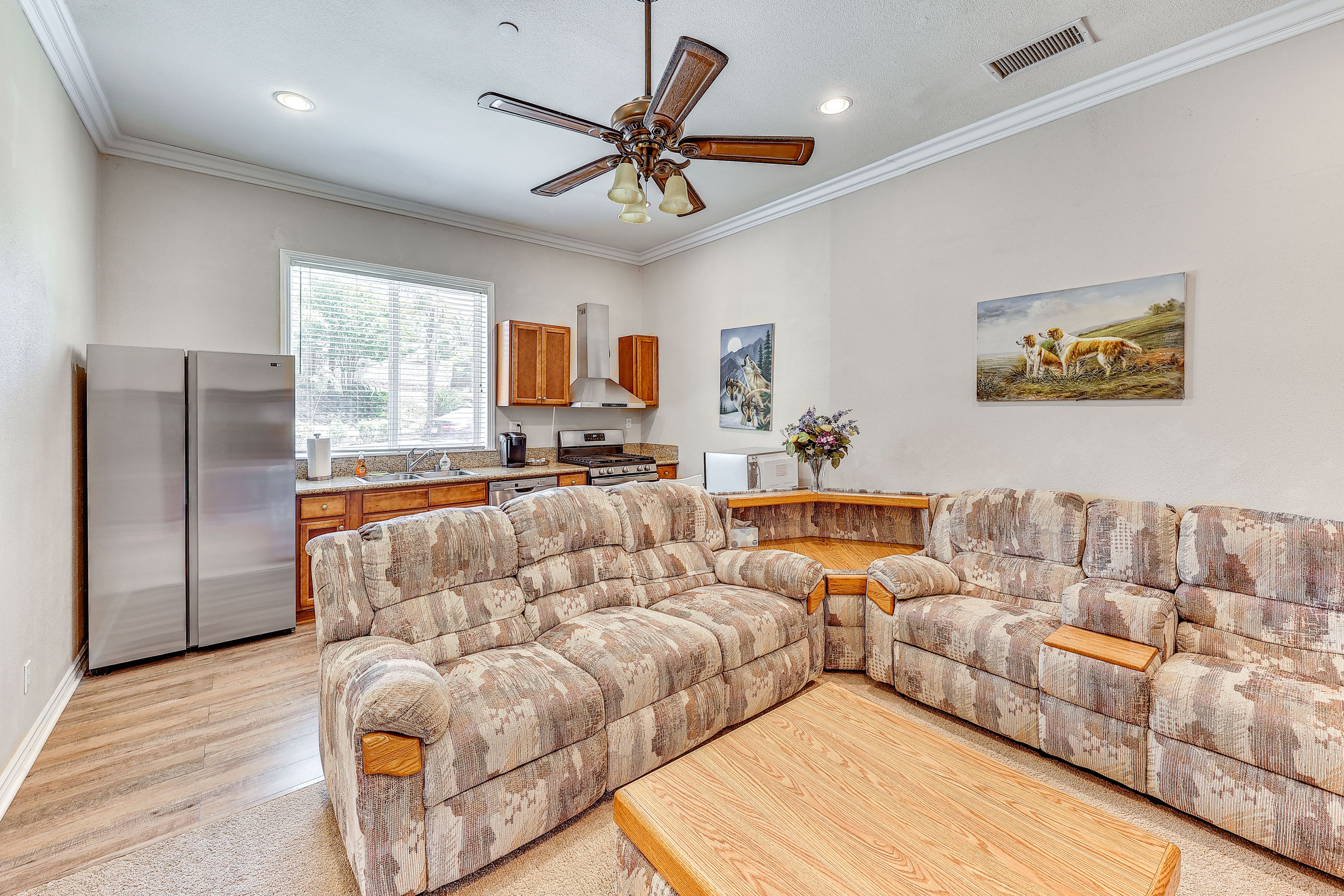 Kitchen | Keurig Coffee Maker | Dishwasher | Microwave | Smart TV