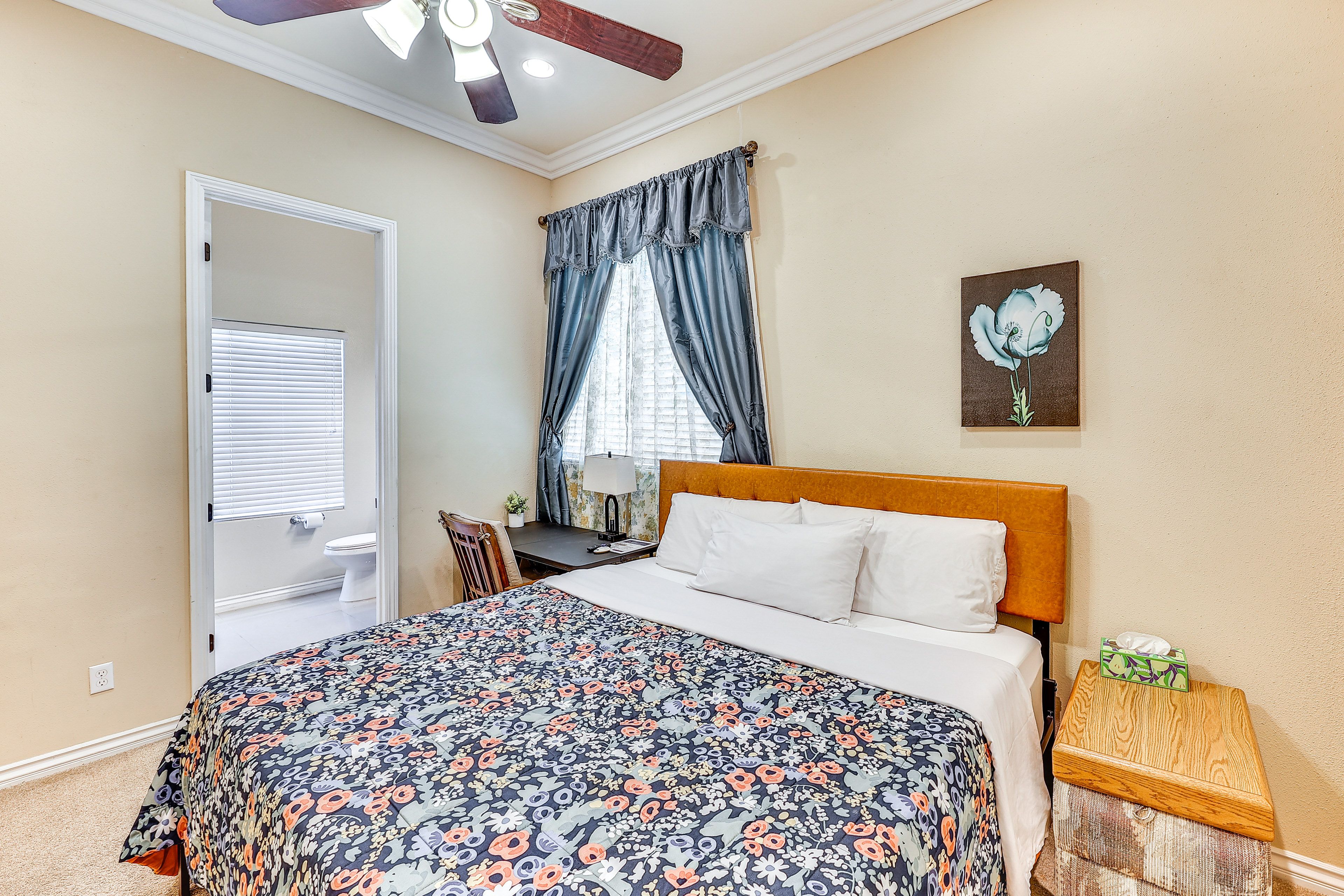 Bedroom 1 | King Bed