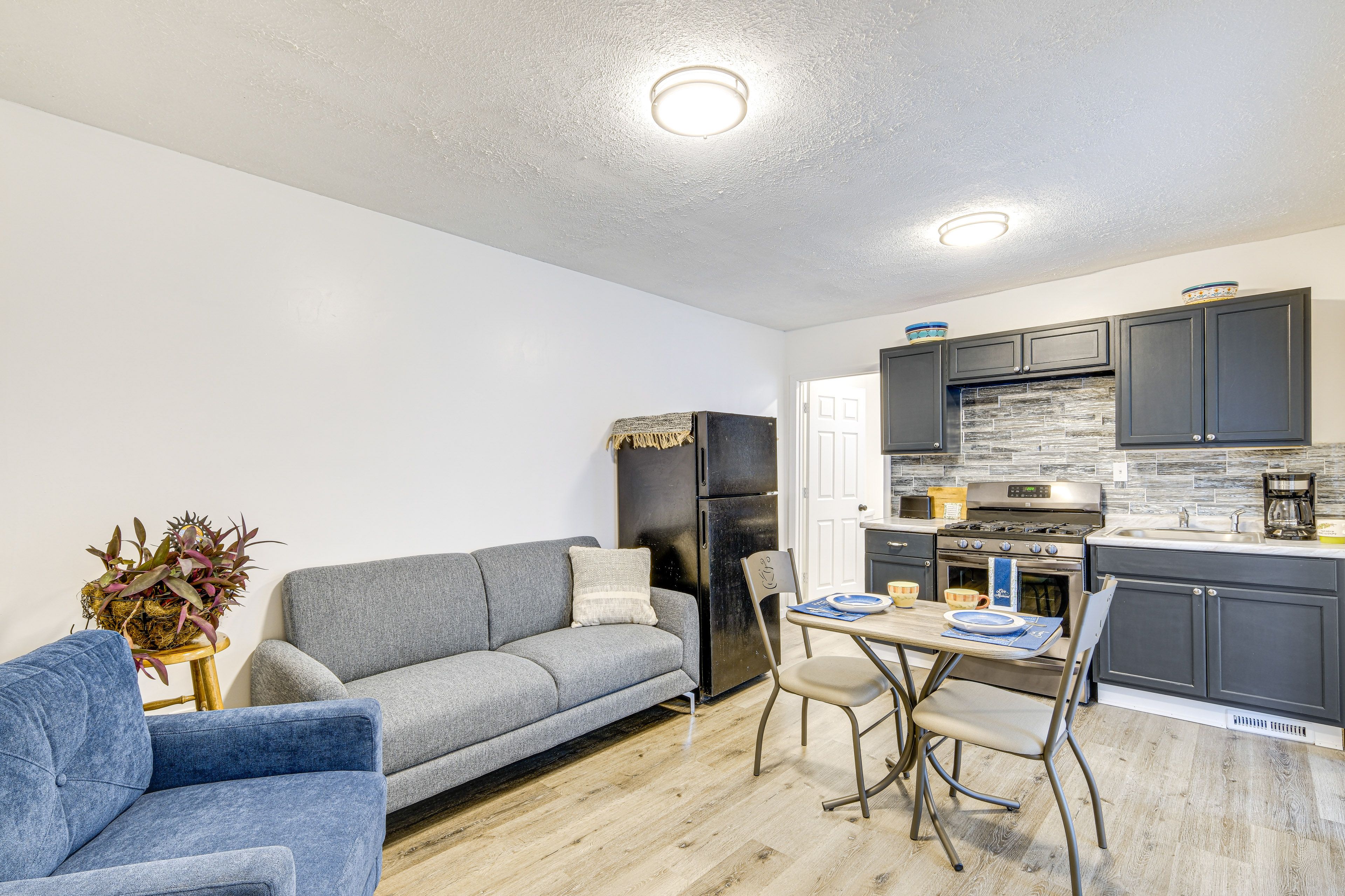 Living Room | Central Heating & A/C | Free WiFi | Pack N' Play