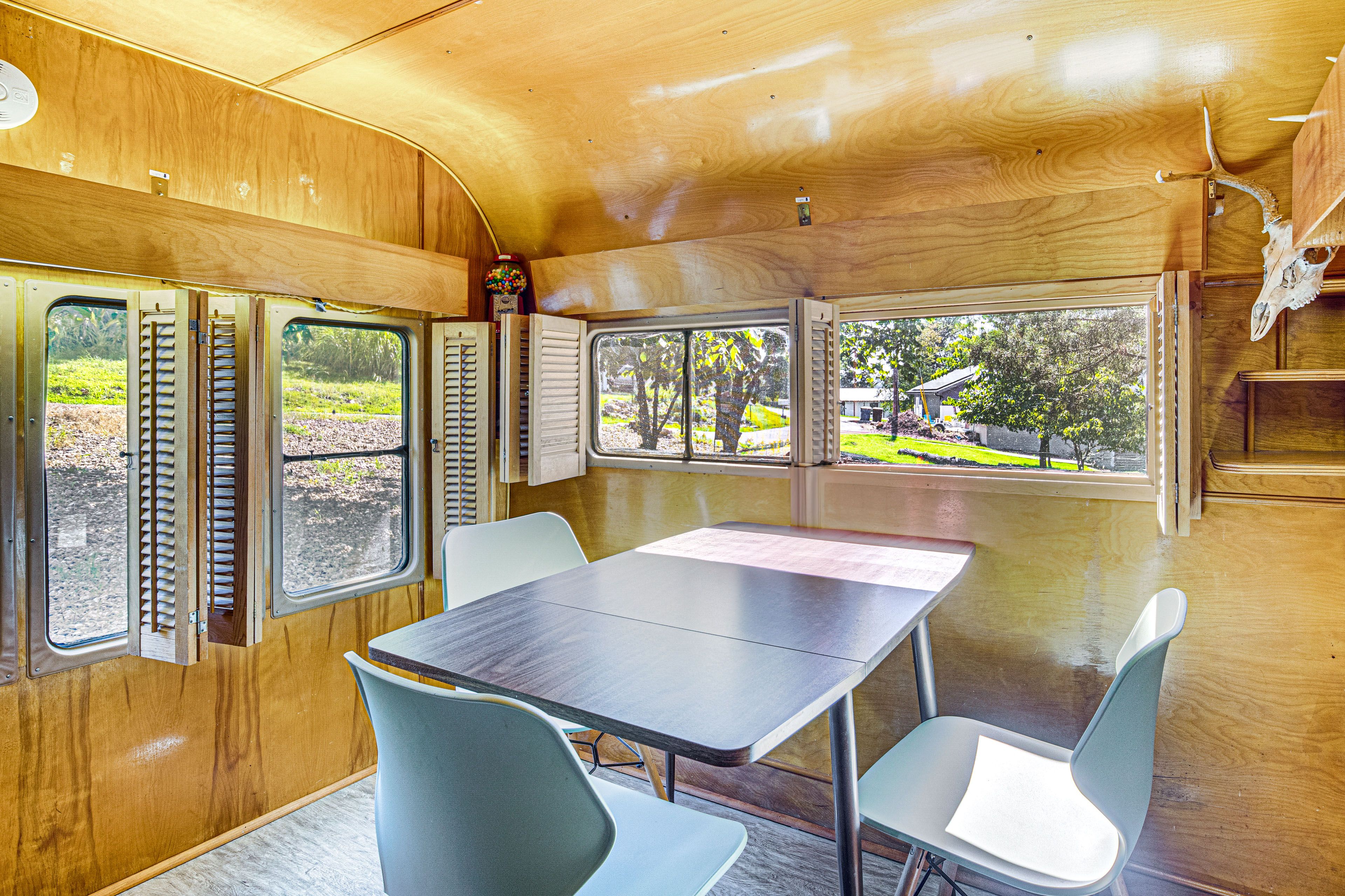 Dining Area | Dishware/Flatware Provided