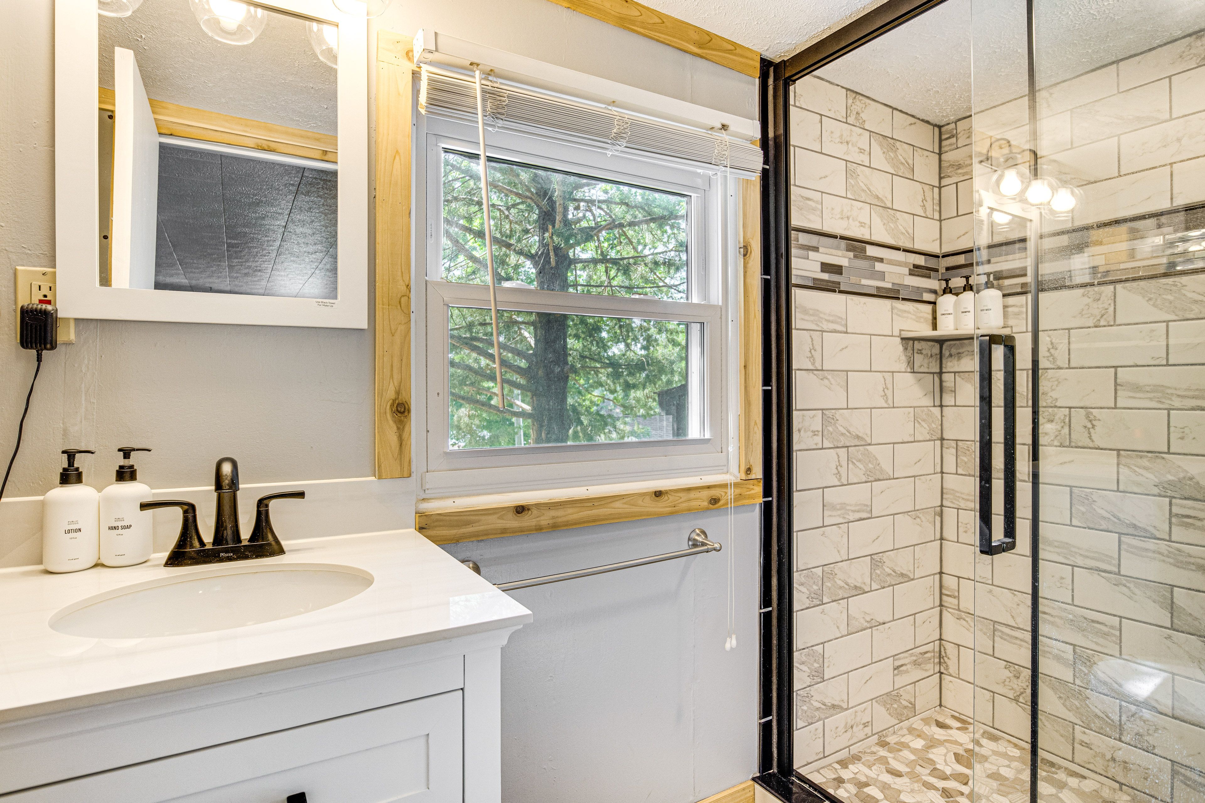 Bathroom | Complimentary Toiletries | Towels Provided