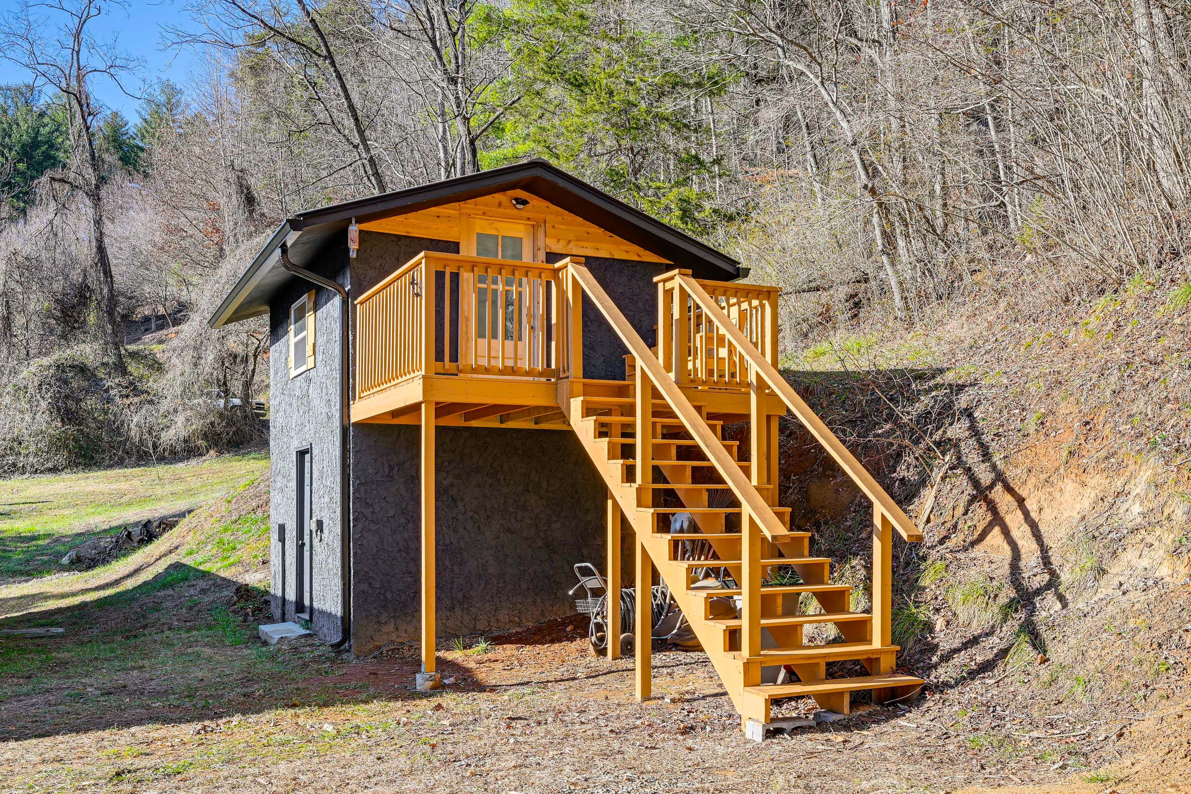 Detached Garage Exterior