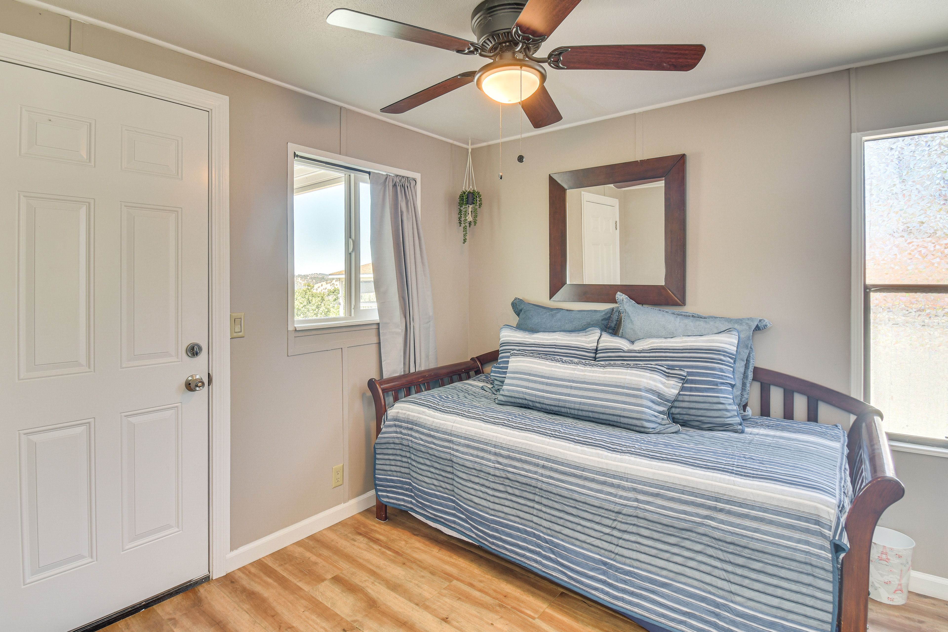 Bedroom | Twin Daybed w/ Twin Trundle (Convertible to King Bed)