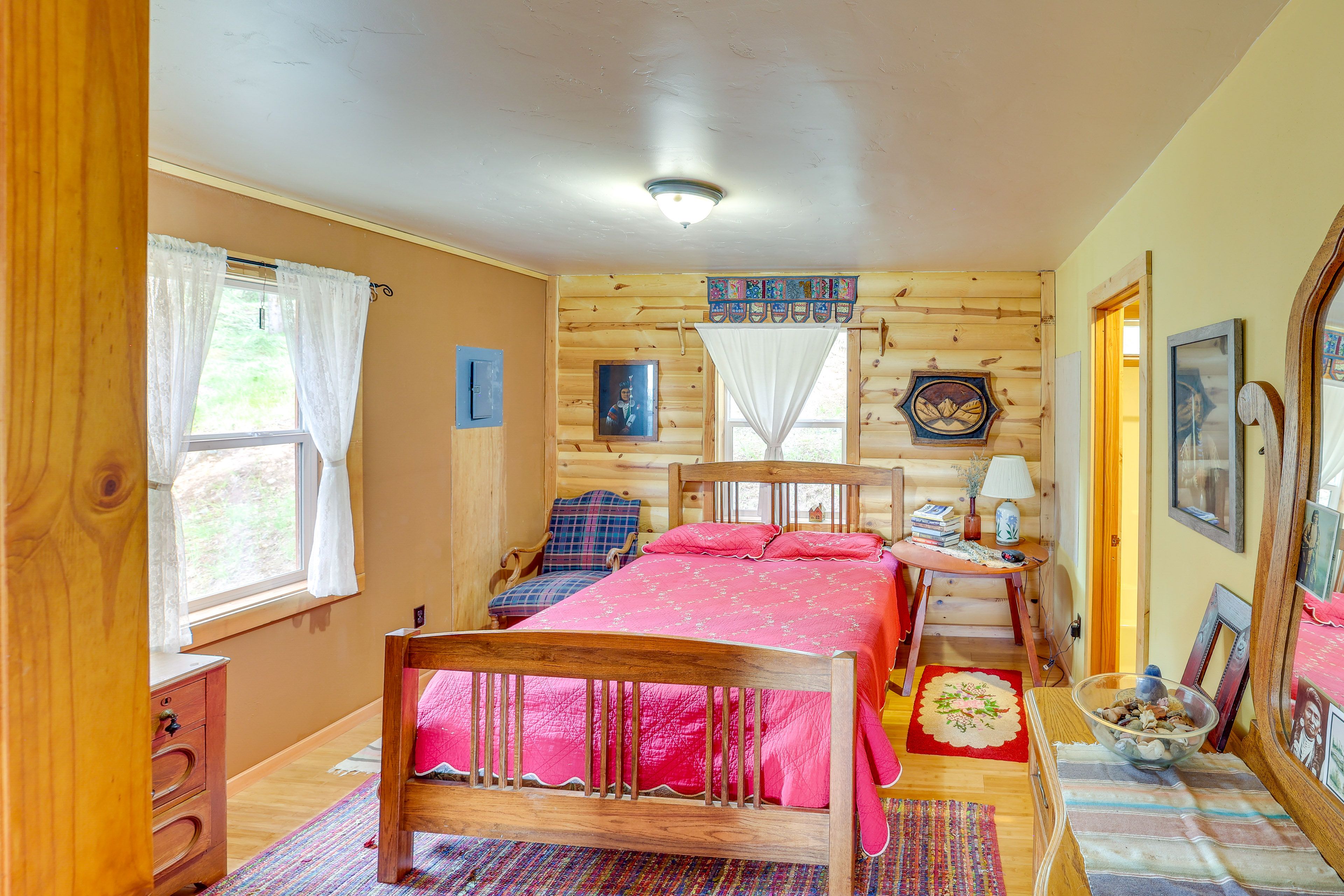 Bedroom 1 | Queen Bed | Linens Provided