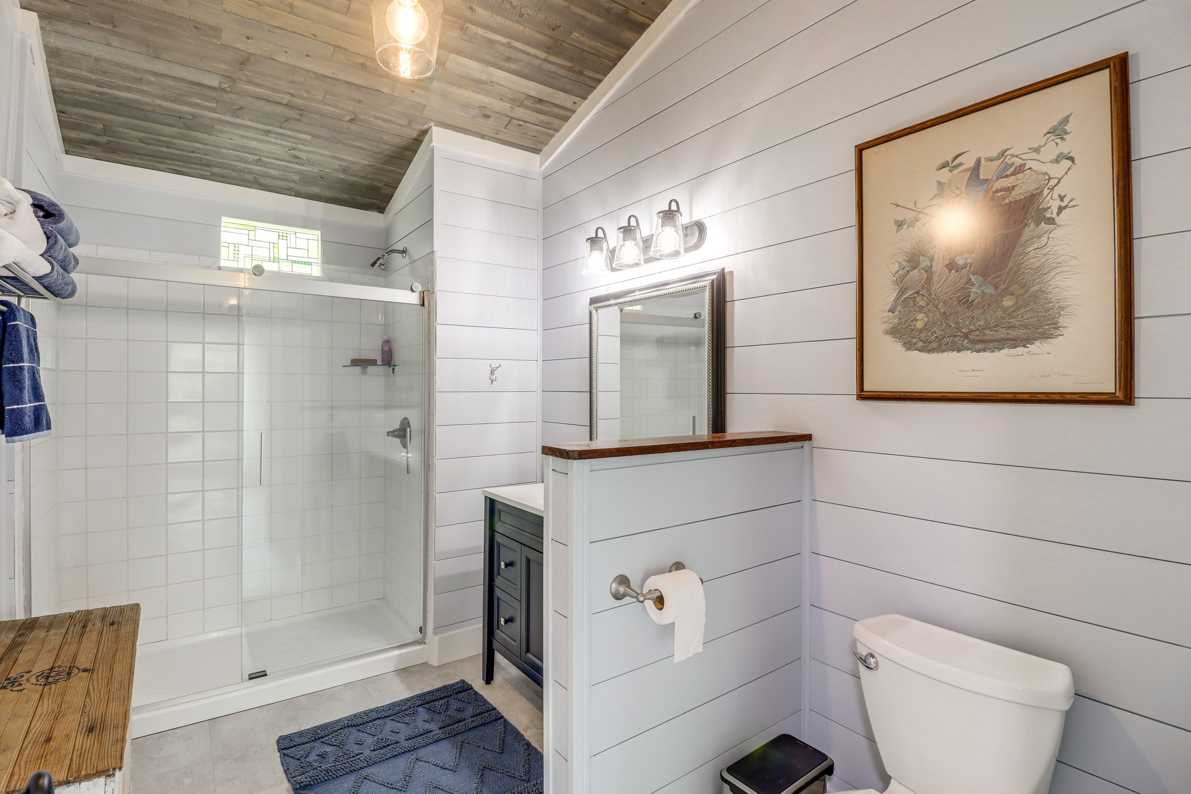 Full Bath | Complimentary Toiletries | 2nd Floor