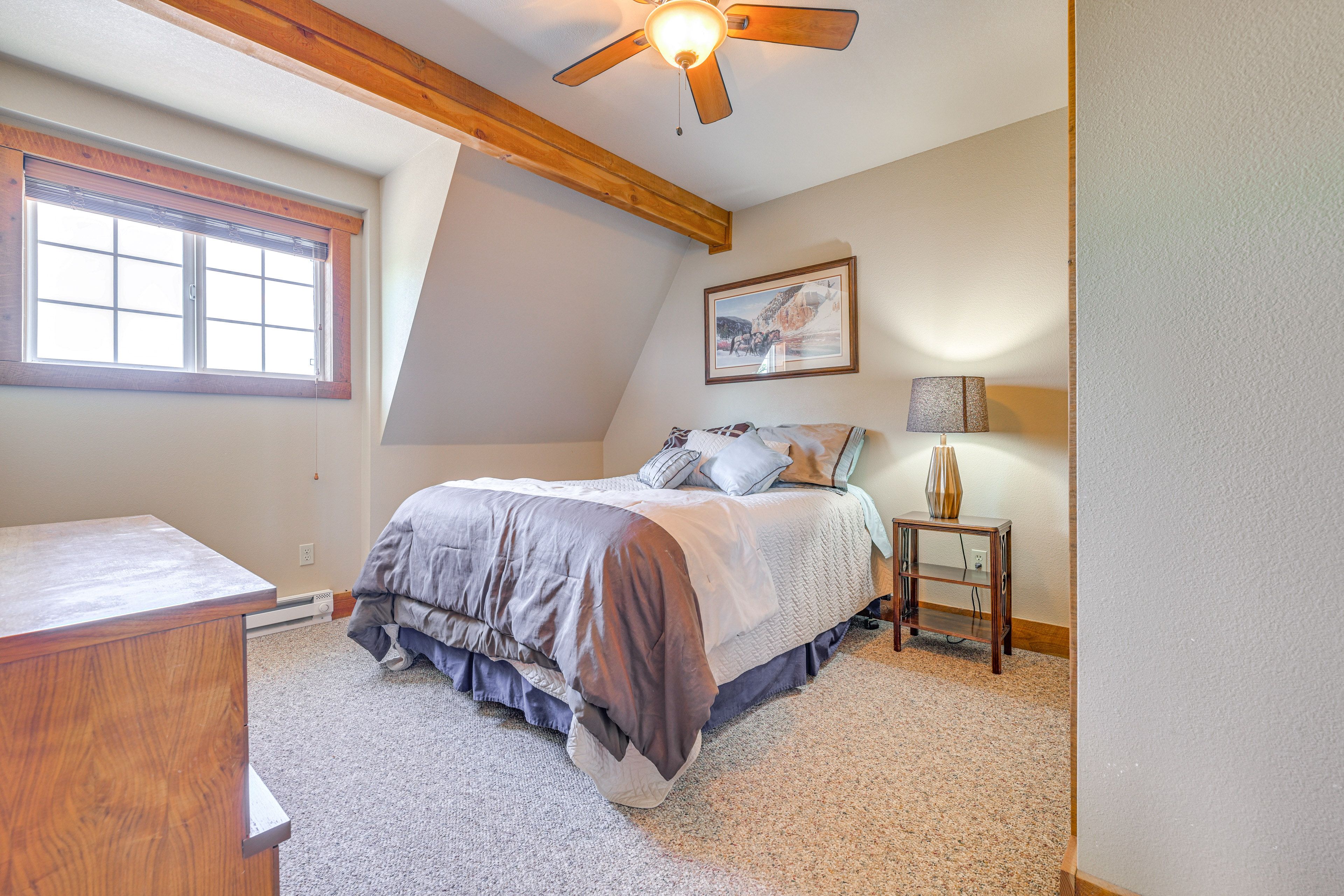 Bedroom 1 | Queen Bed
