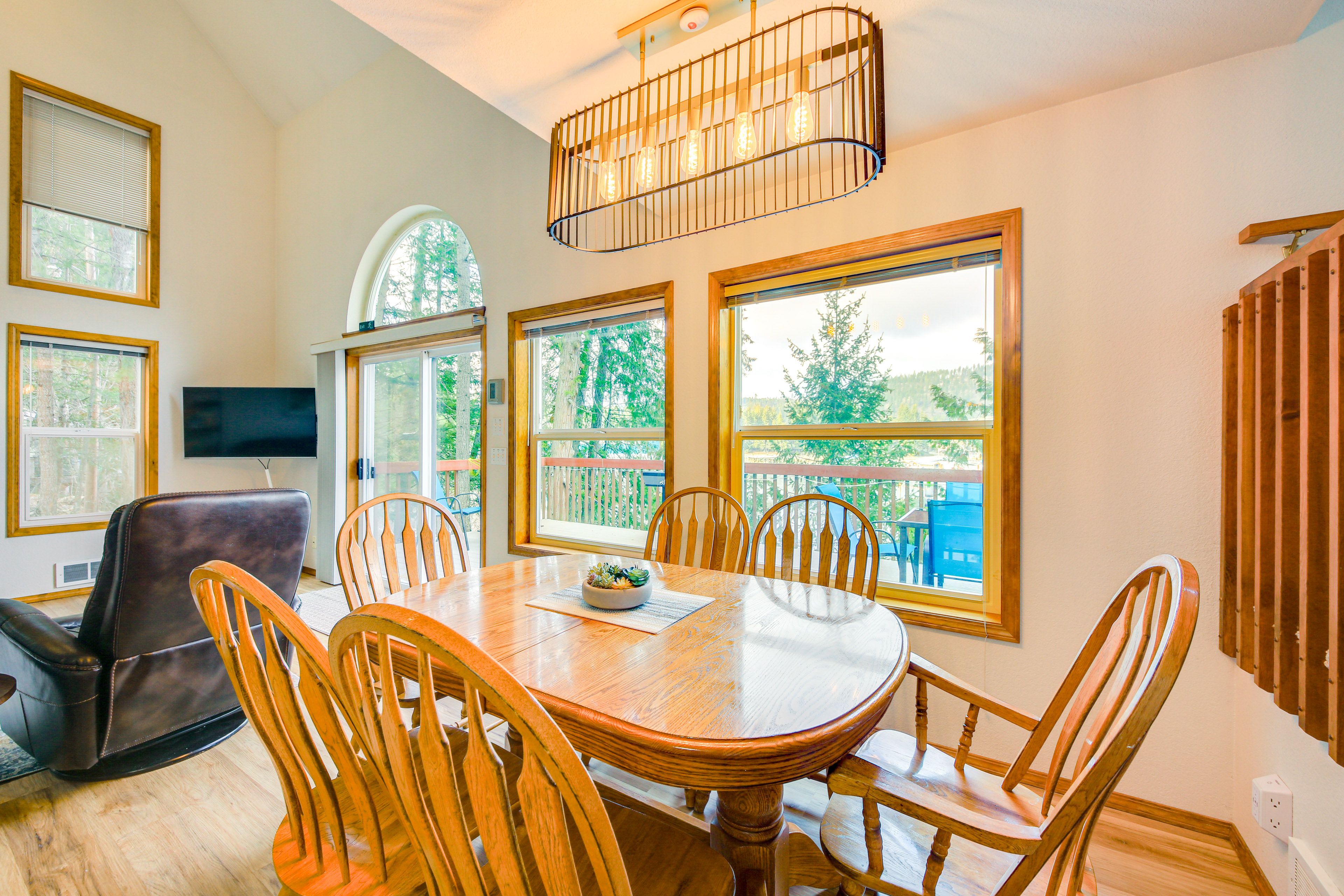 Dining Area | Main Level | Dishware & Flatware Provided
