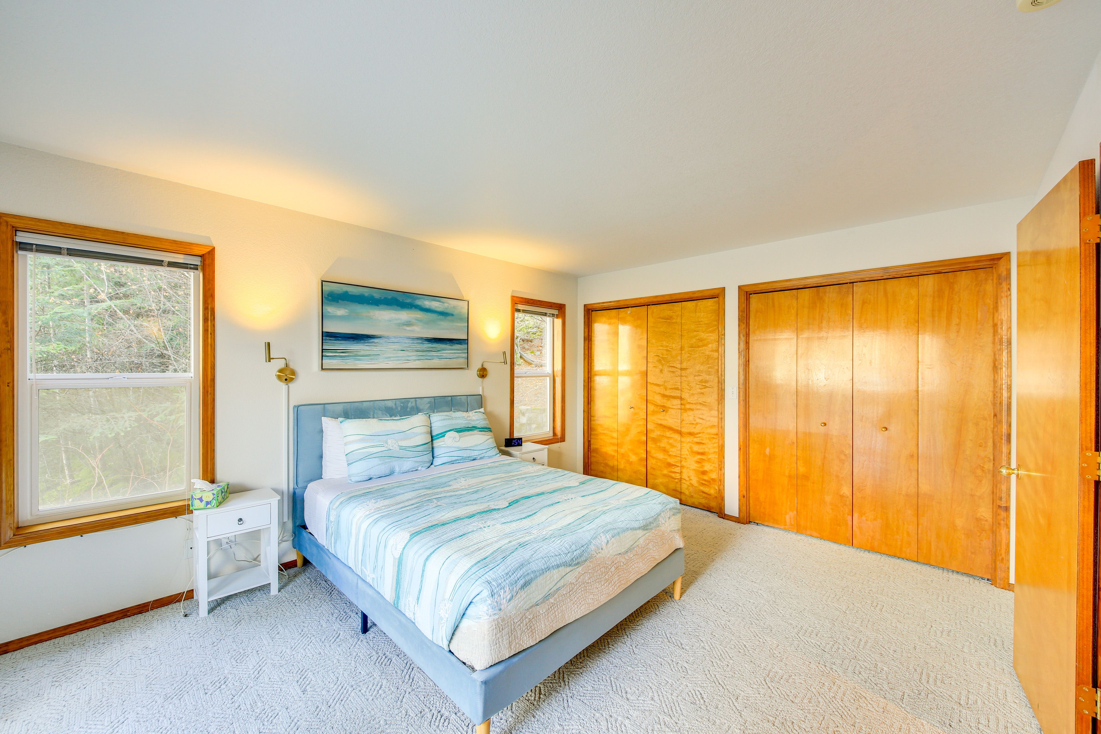 Bedroom 1 | Main Level | Queen Bed | Linens & Towels Provided